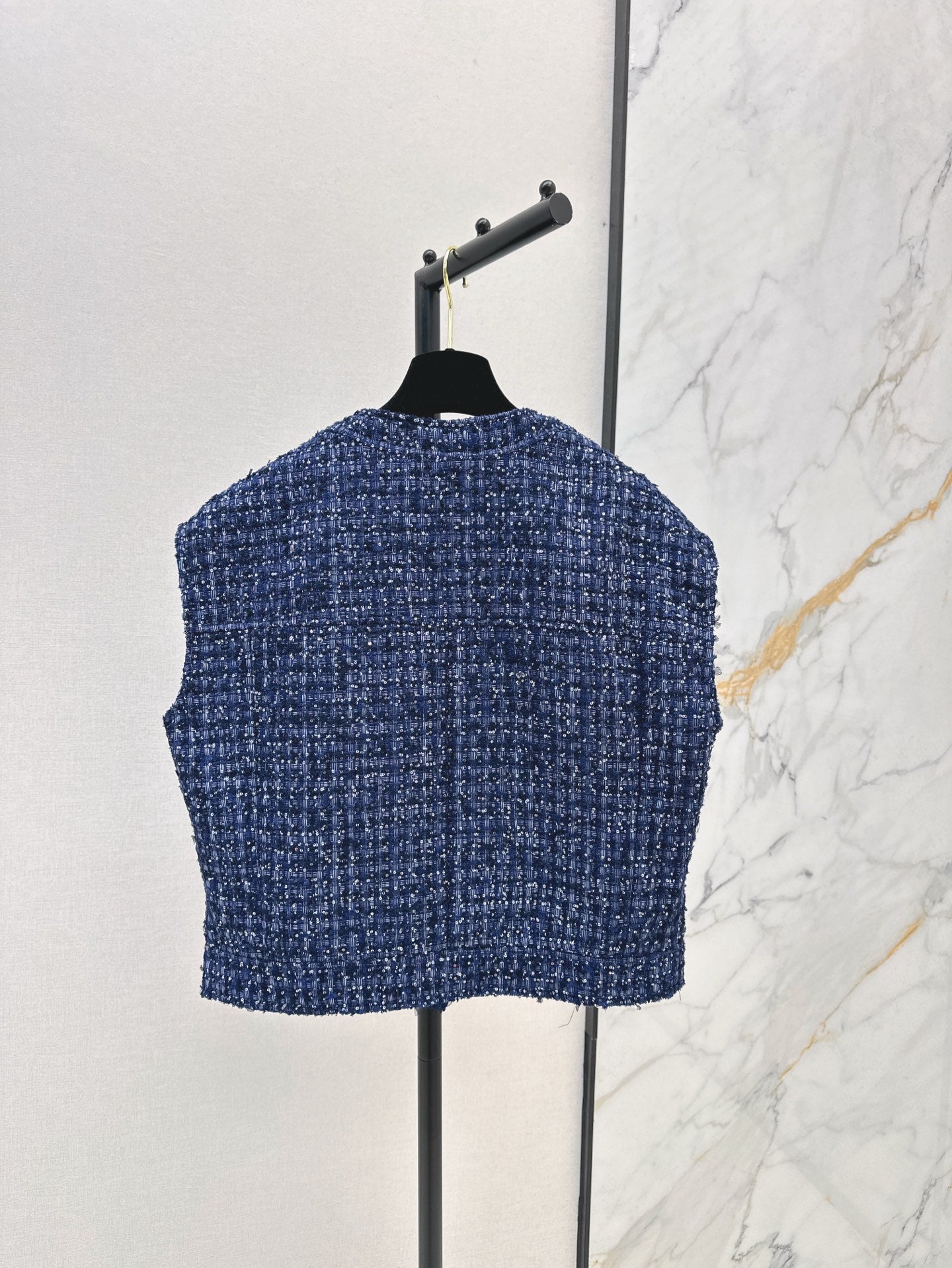 ch 25ss woven vest