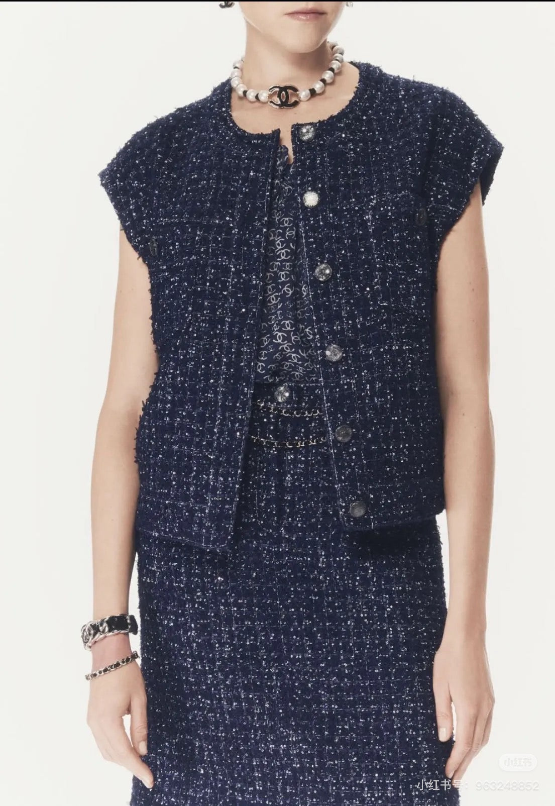 ch 25ss woven vest