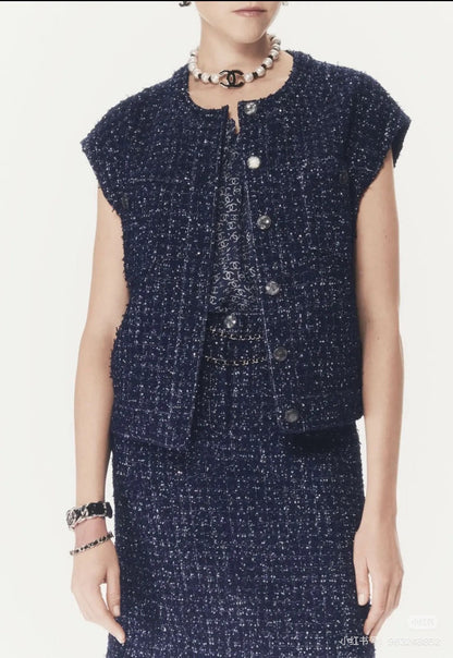 ch 25ss woven vest