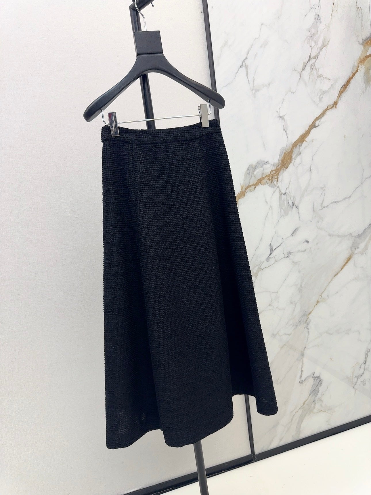 ch 25ss woven skirt