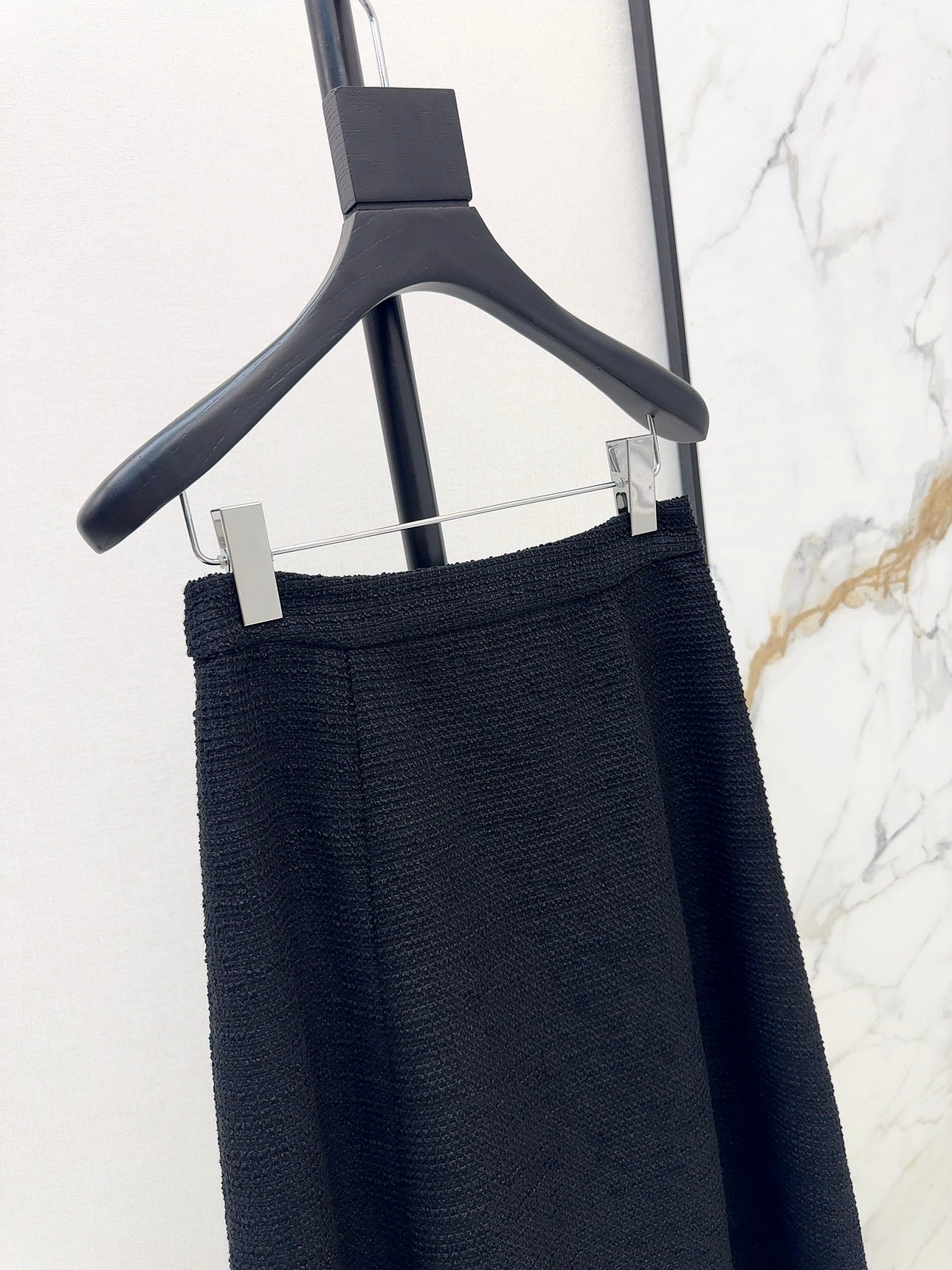 ch 25ss woven skirt