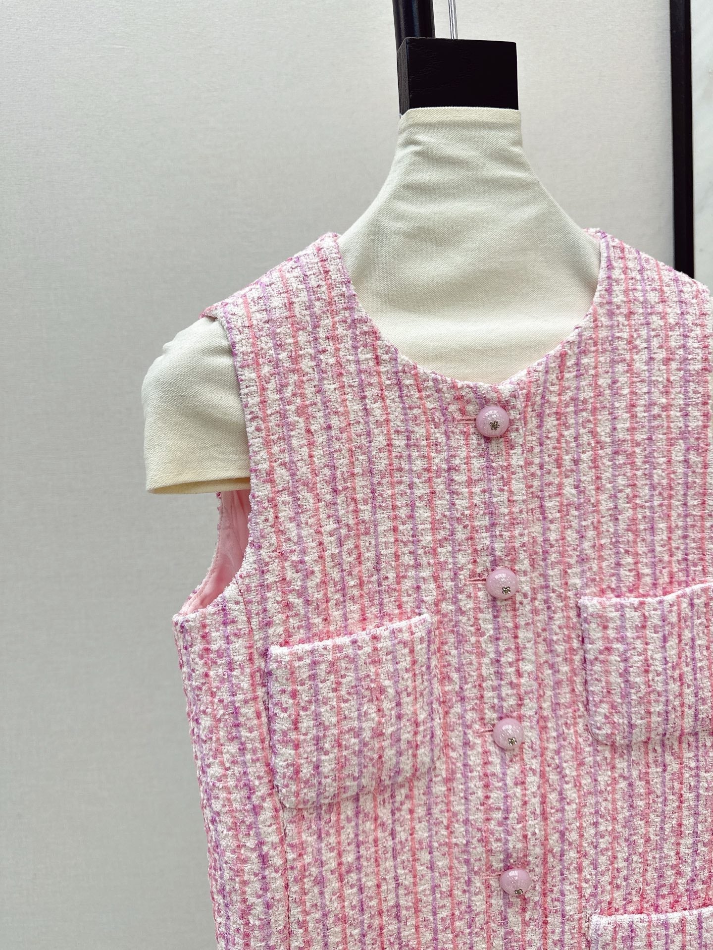 Ch 25ss woven vest