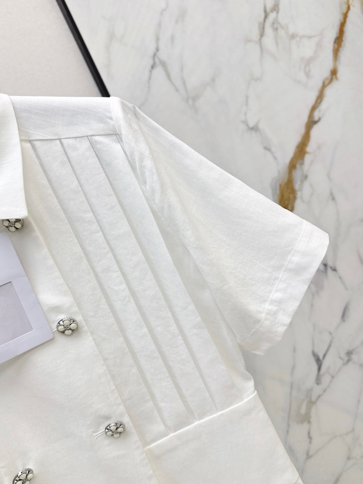 ch 25ss pleated shirt