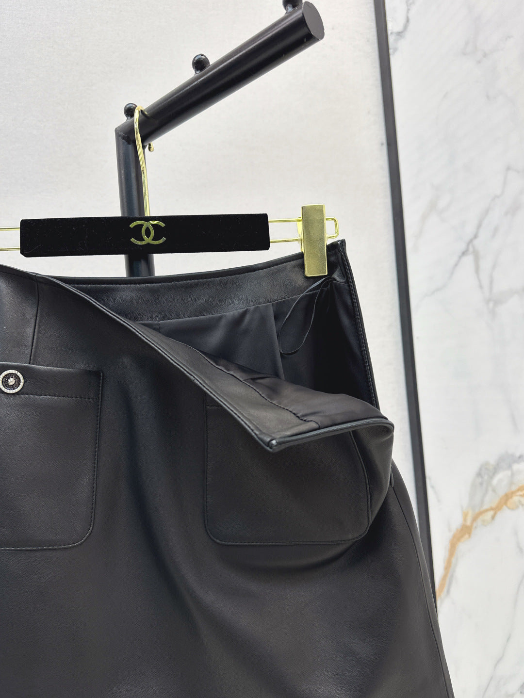 Chan 25fw leather skirt