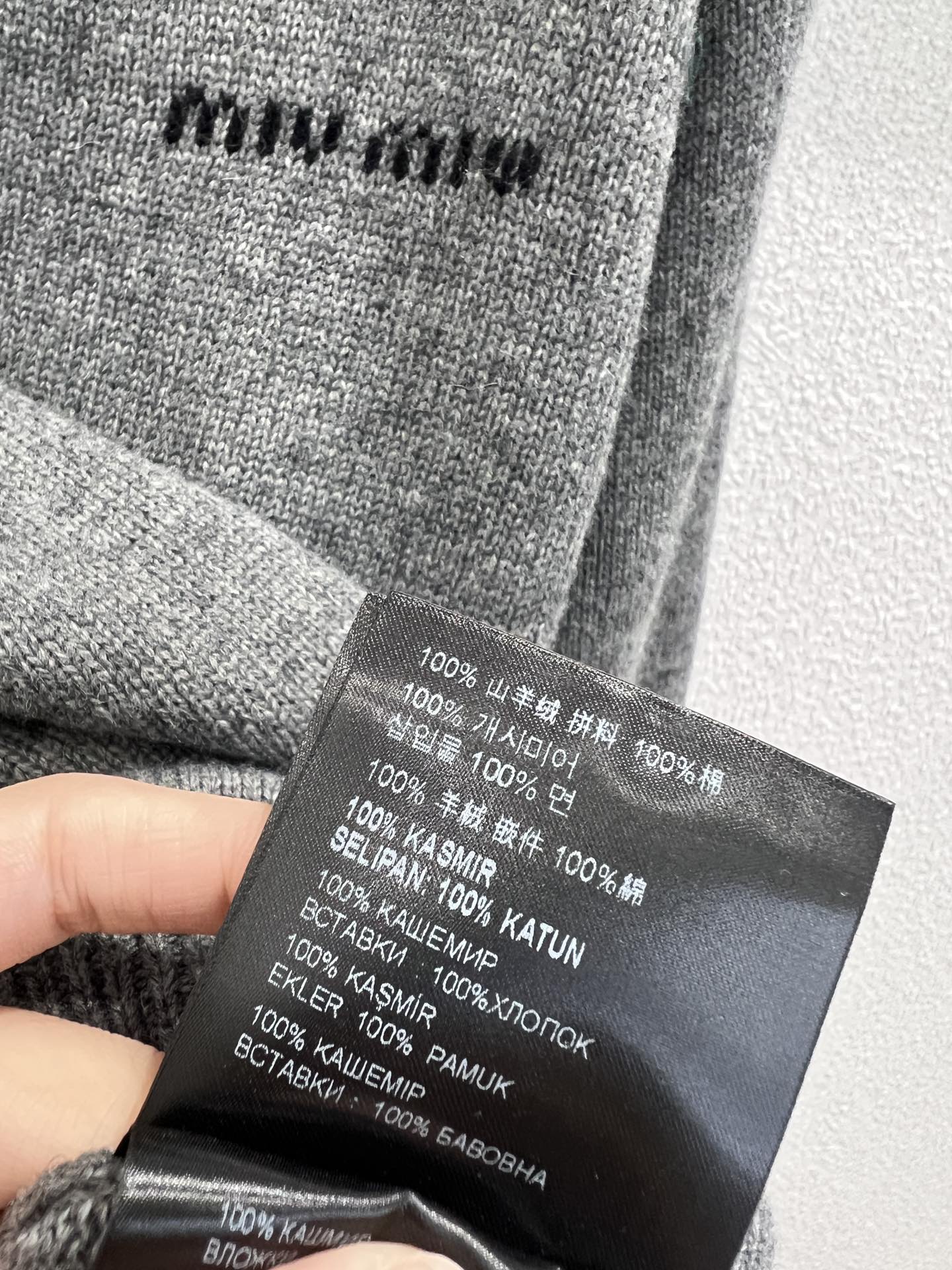Miu 25fw Knitted Sweater