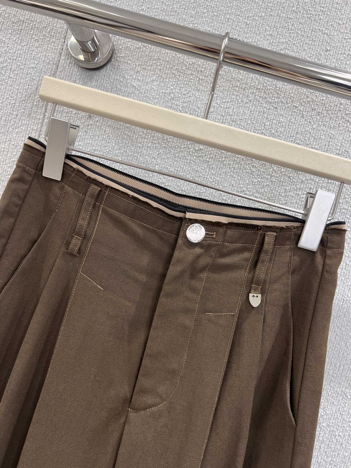 Loe 25fw Tencel trousers
