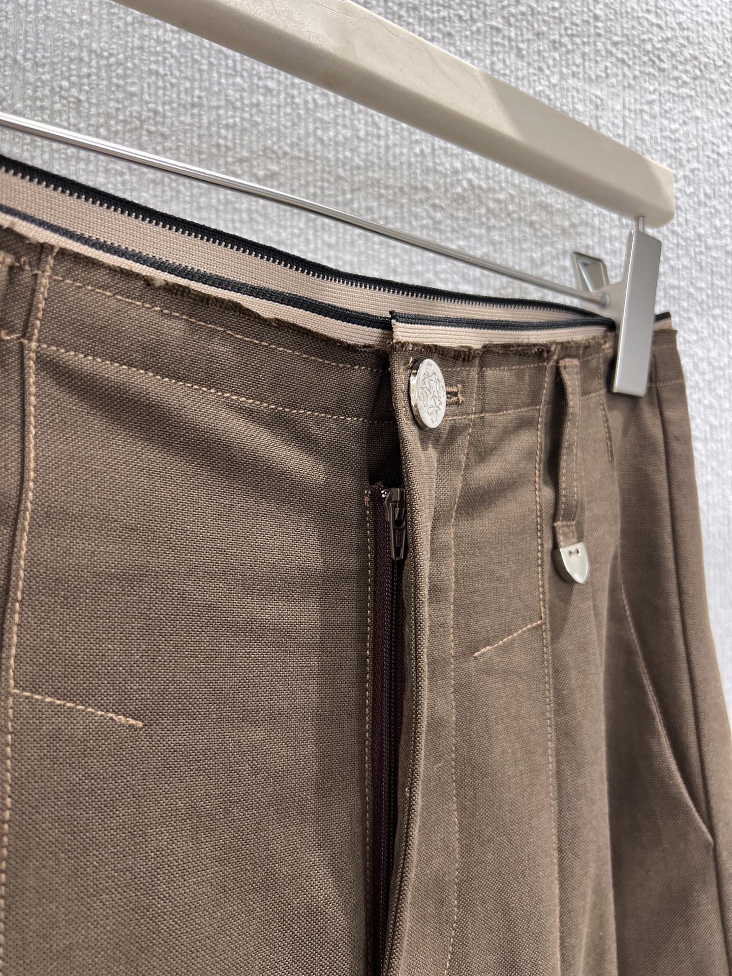 Loe 25fw Tencel trousers