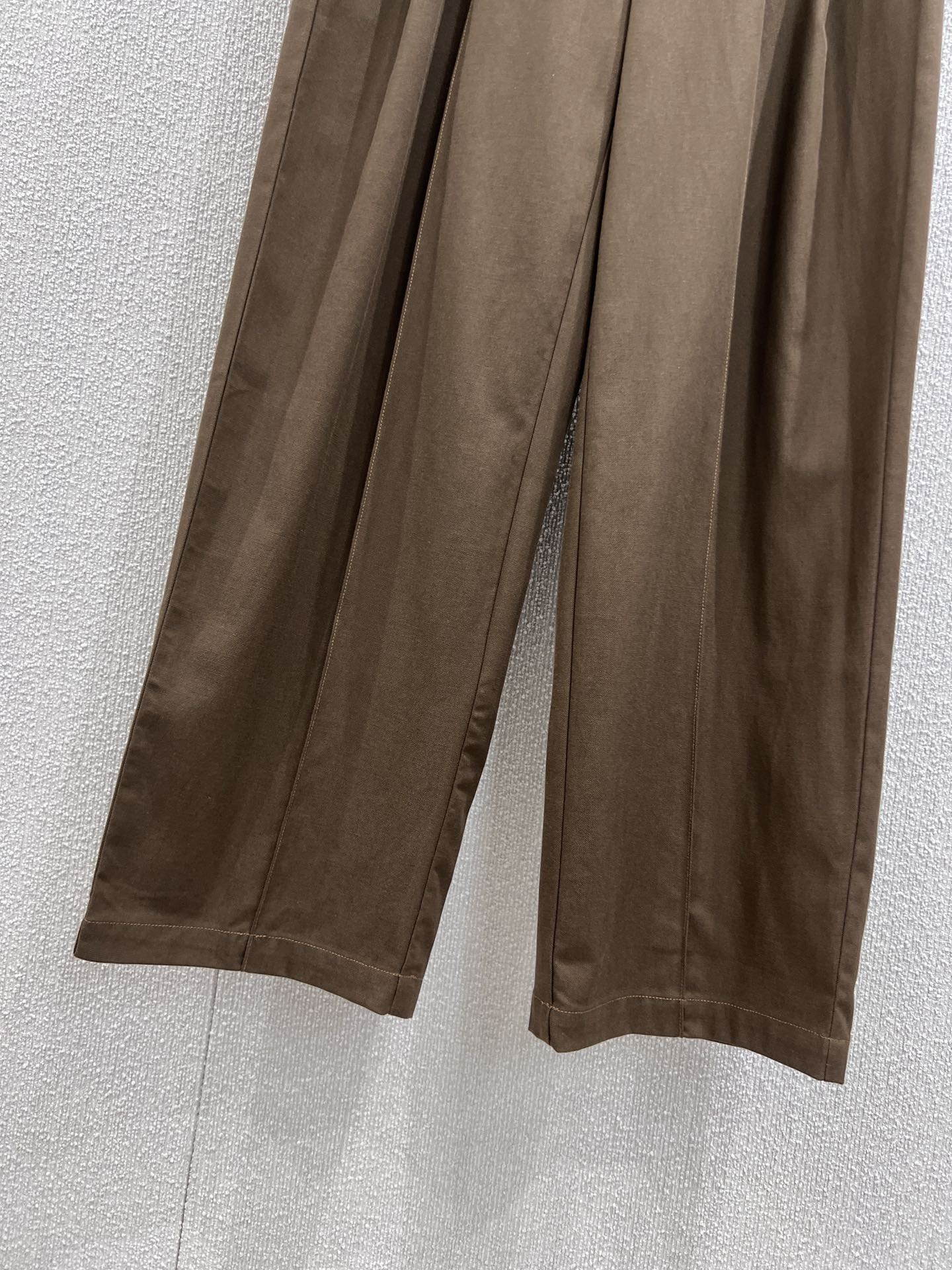 Loe 25fw Tencel trousers