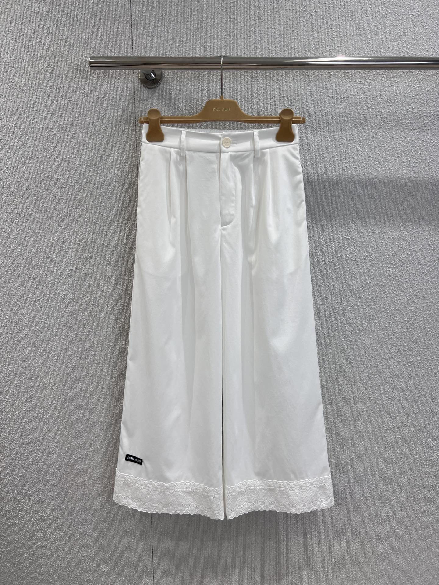 Miu 25ss embroidered pants