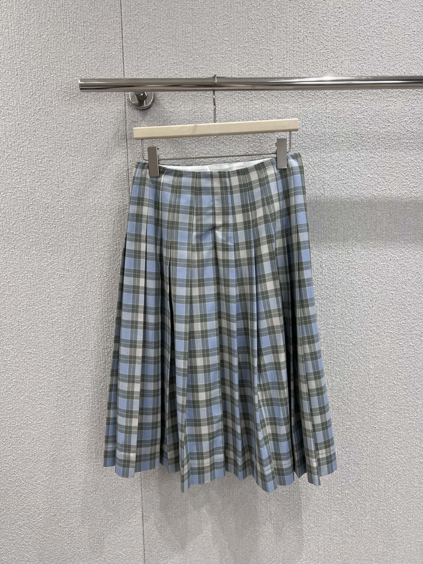 Loe 25ss Plaid skirt