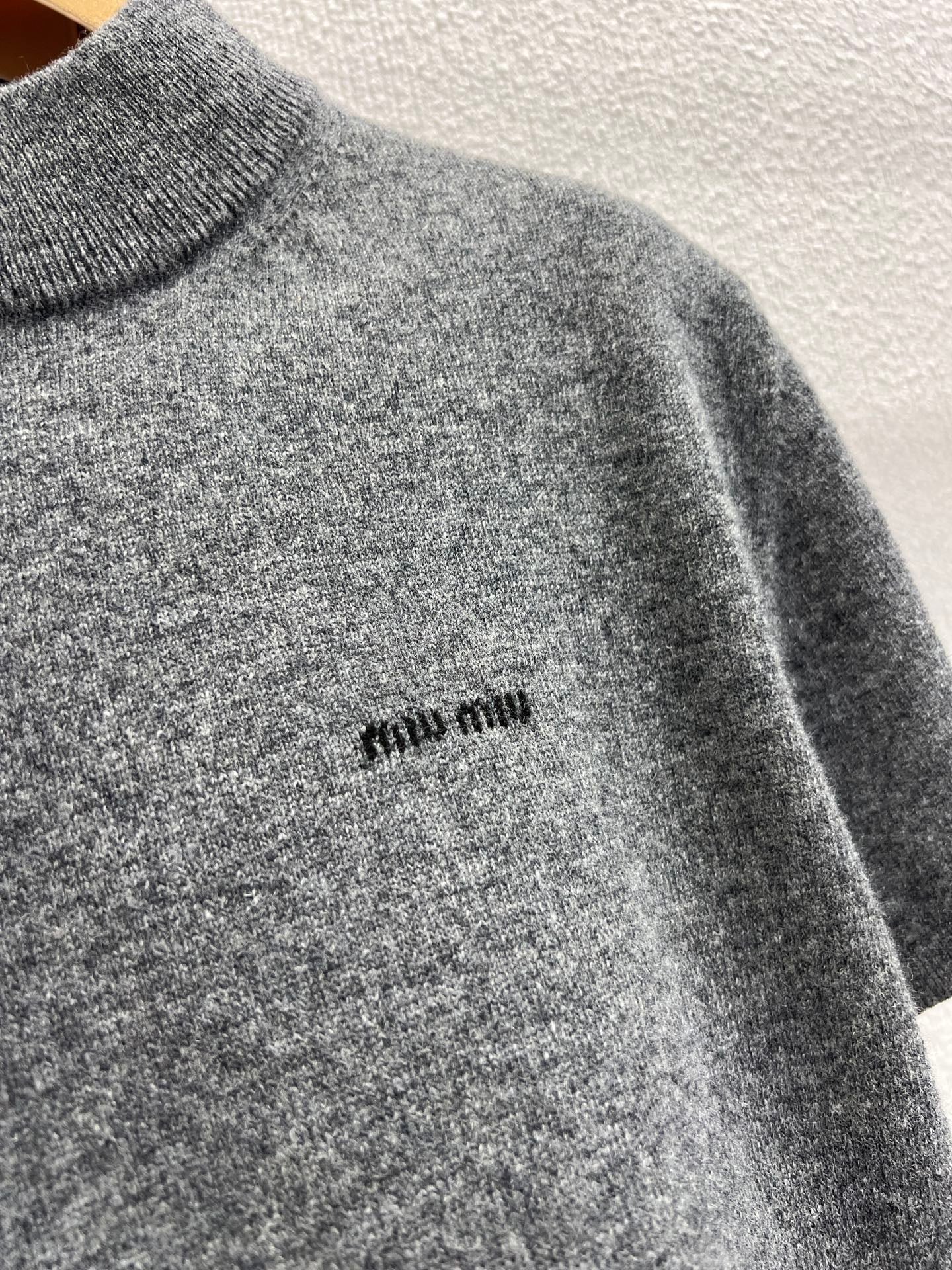 Miu 25fw cashmere top