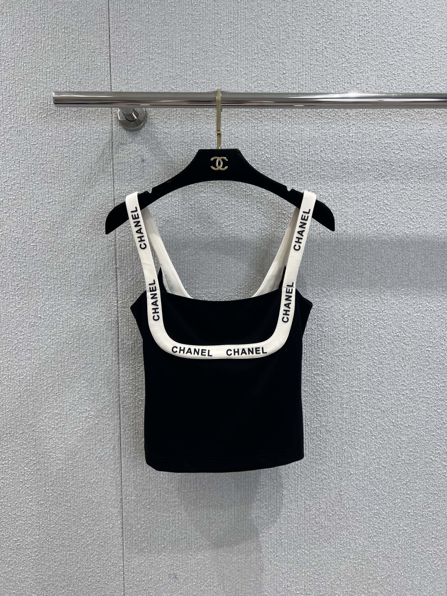 Chan 25ss  U-shaped vest