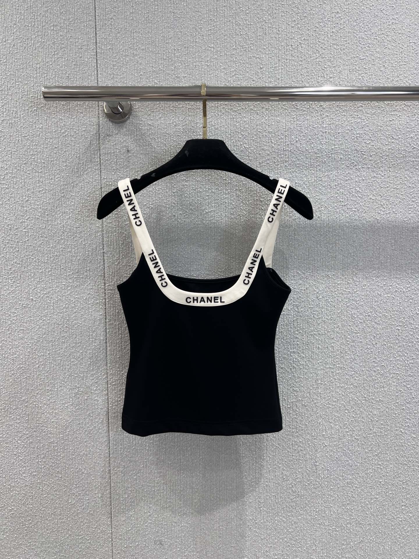 Chan 25ss  U-shaped vest
