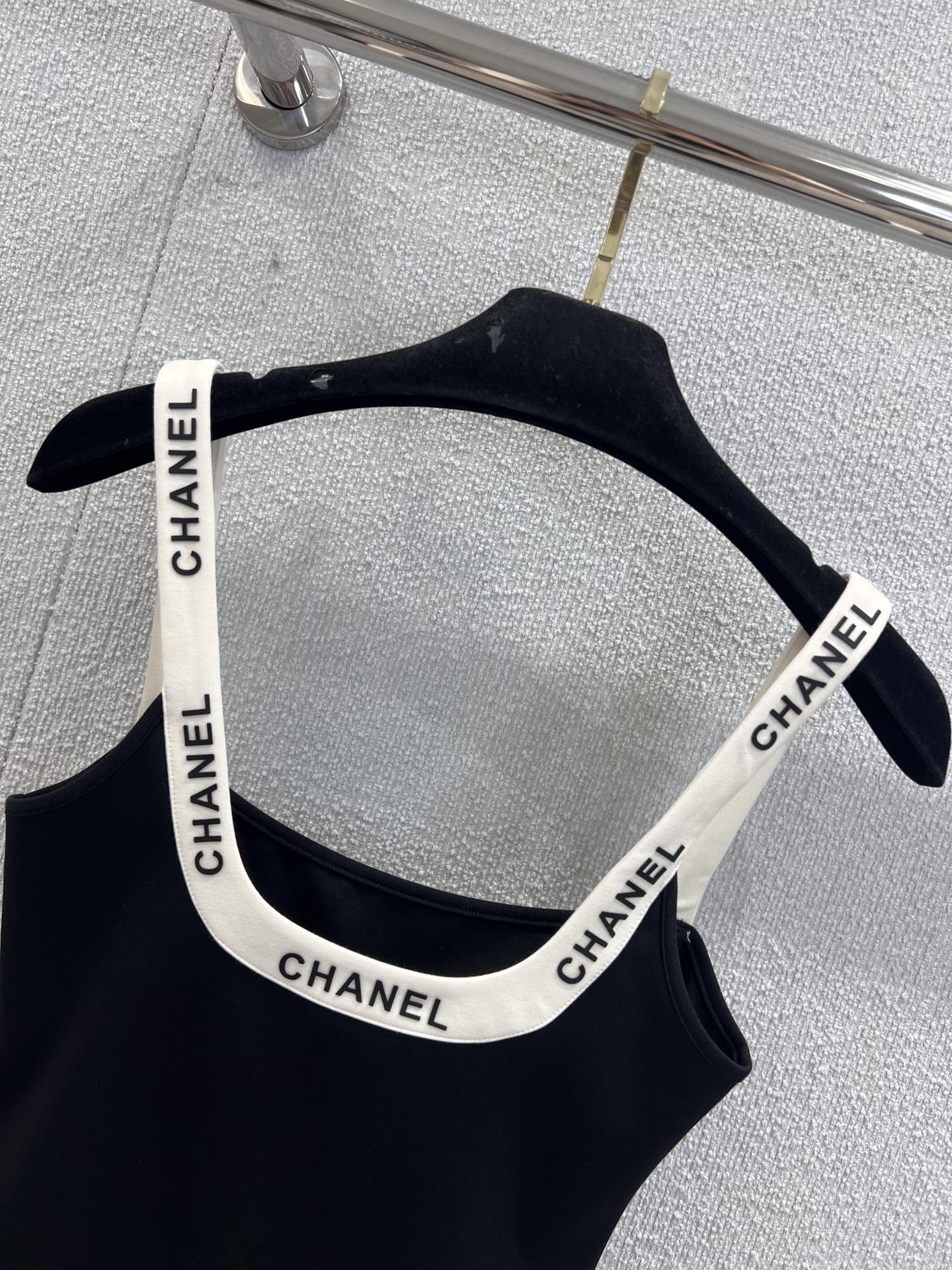 Chan 25ss  U-shaped vest