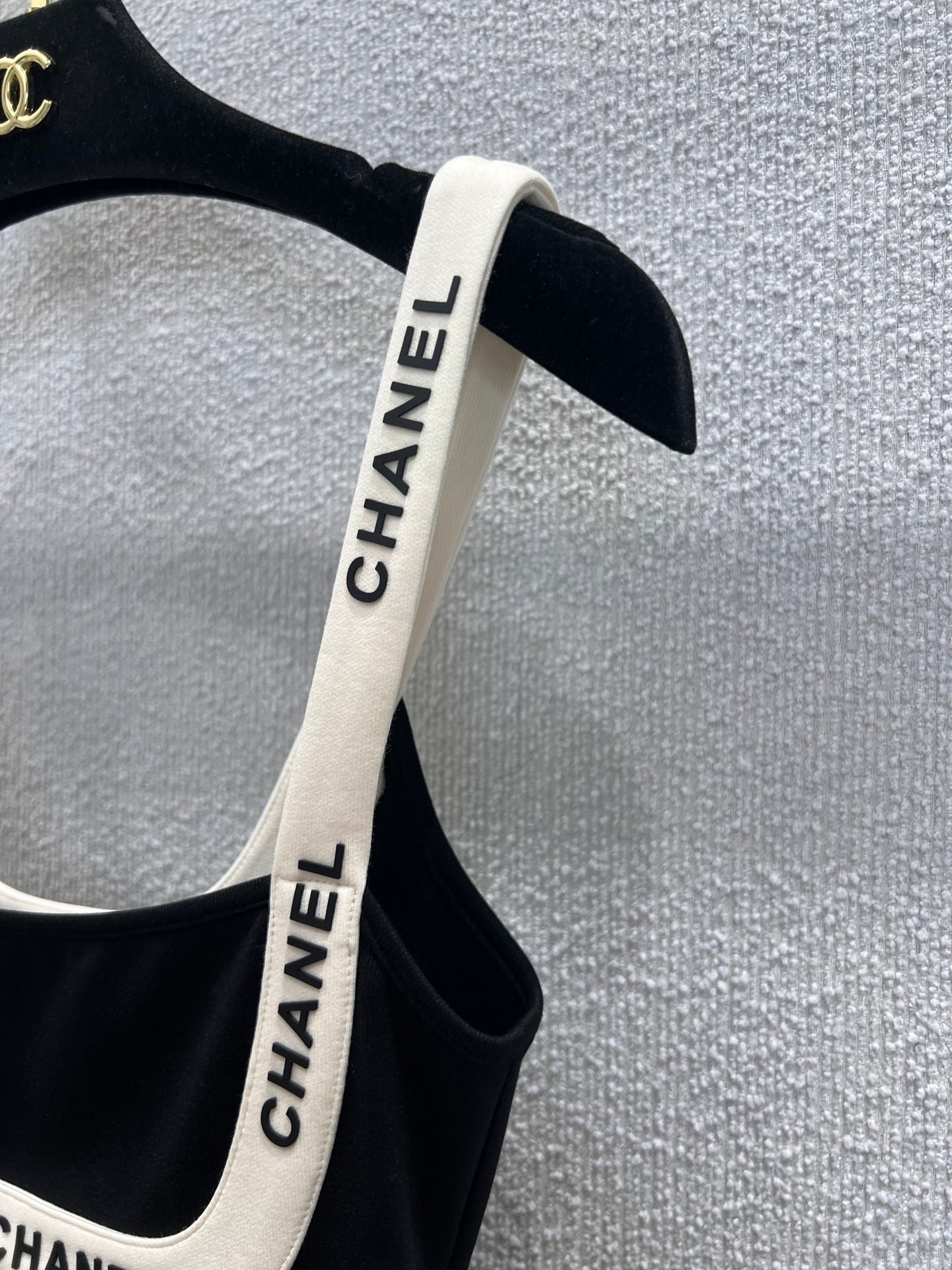 Chan 25ss  U-shaped vest