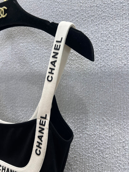 Chan 25ss  U-shaped vest