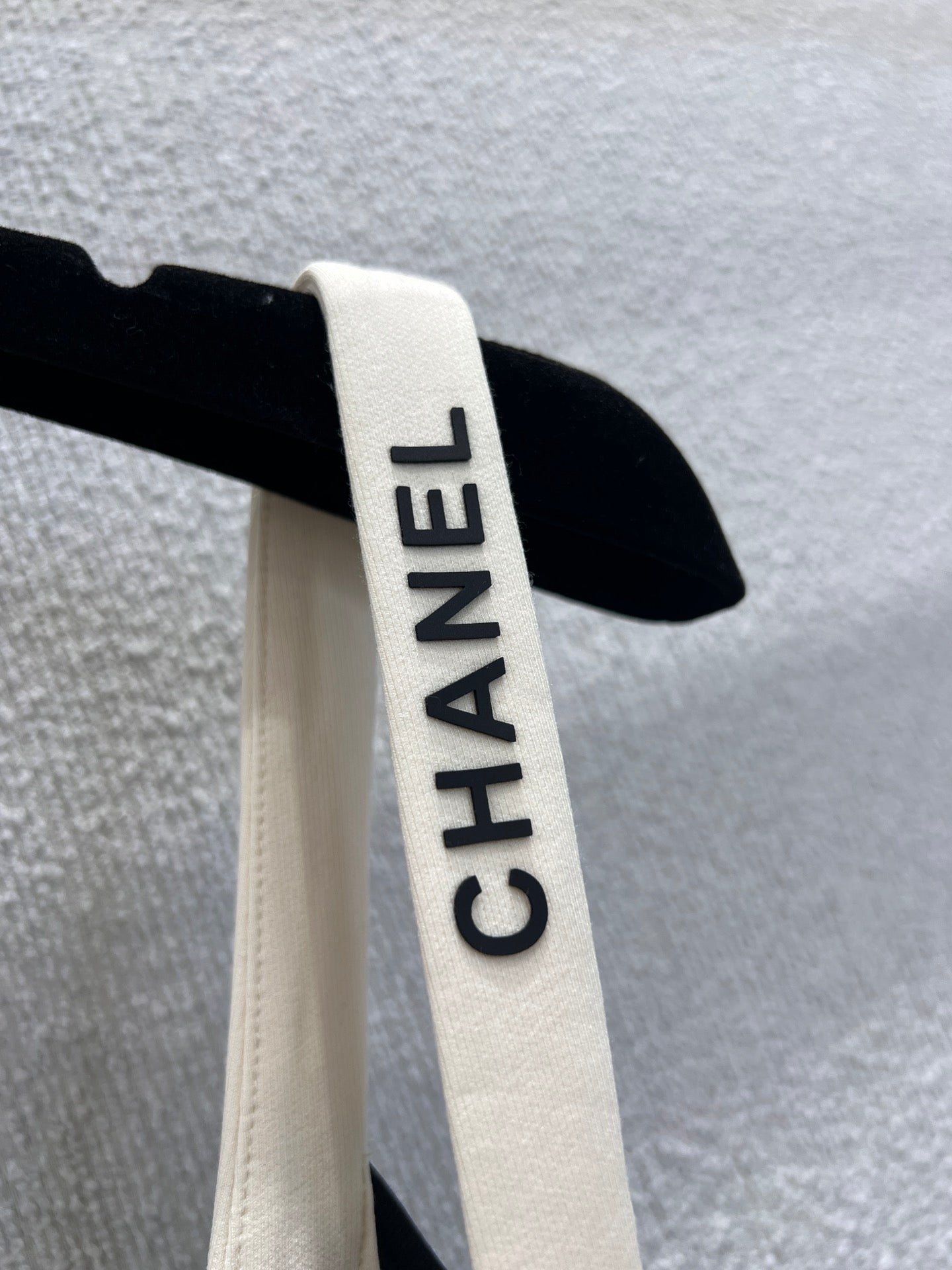 Chan 25ss  U-shaped vest