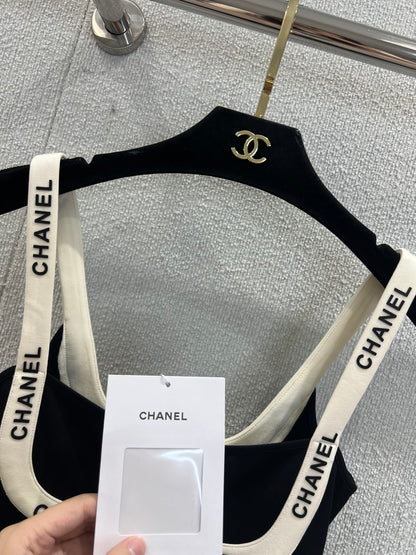 Chan 25ss  U-shaped vest