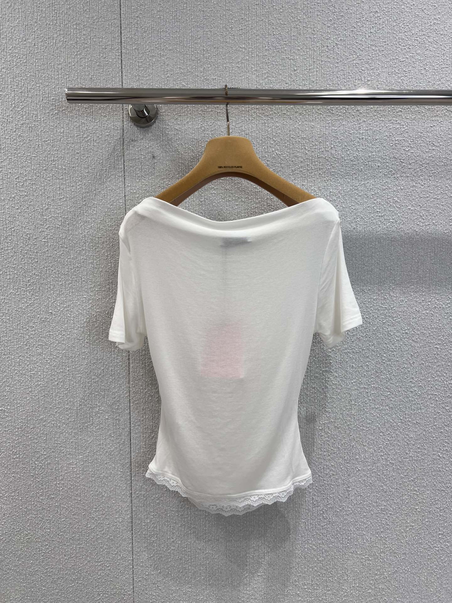 Miu  25ss off-shoulder T-shirt