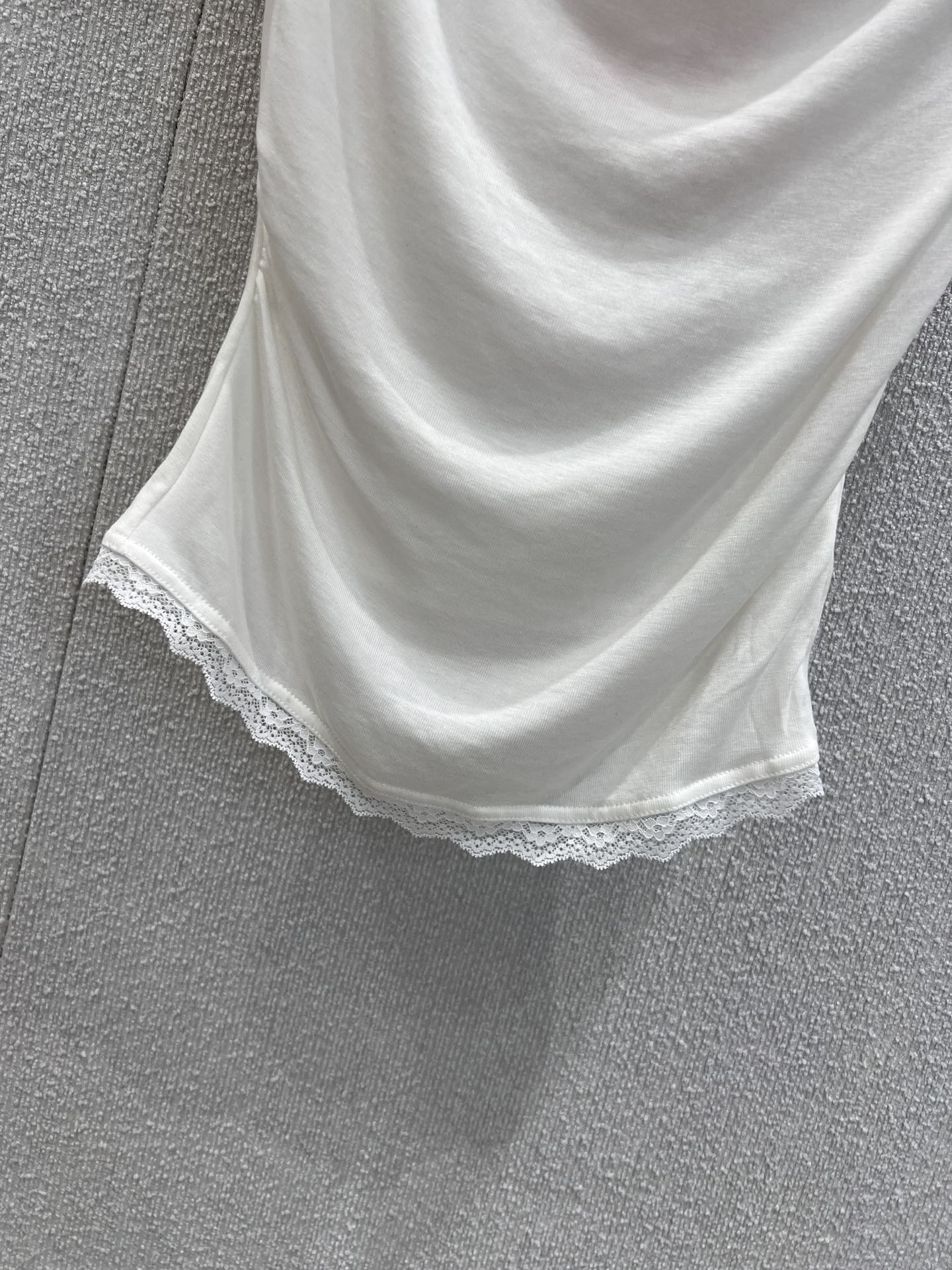 Miu  25ss off-shoulder T-shirt