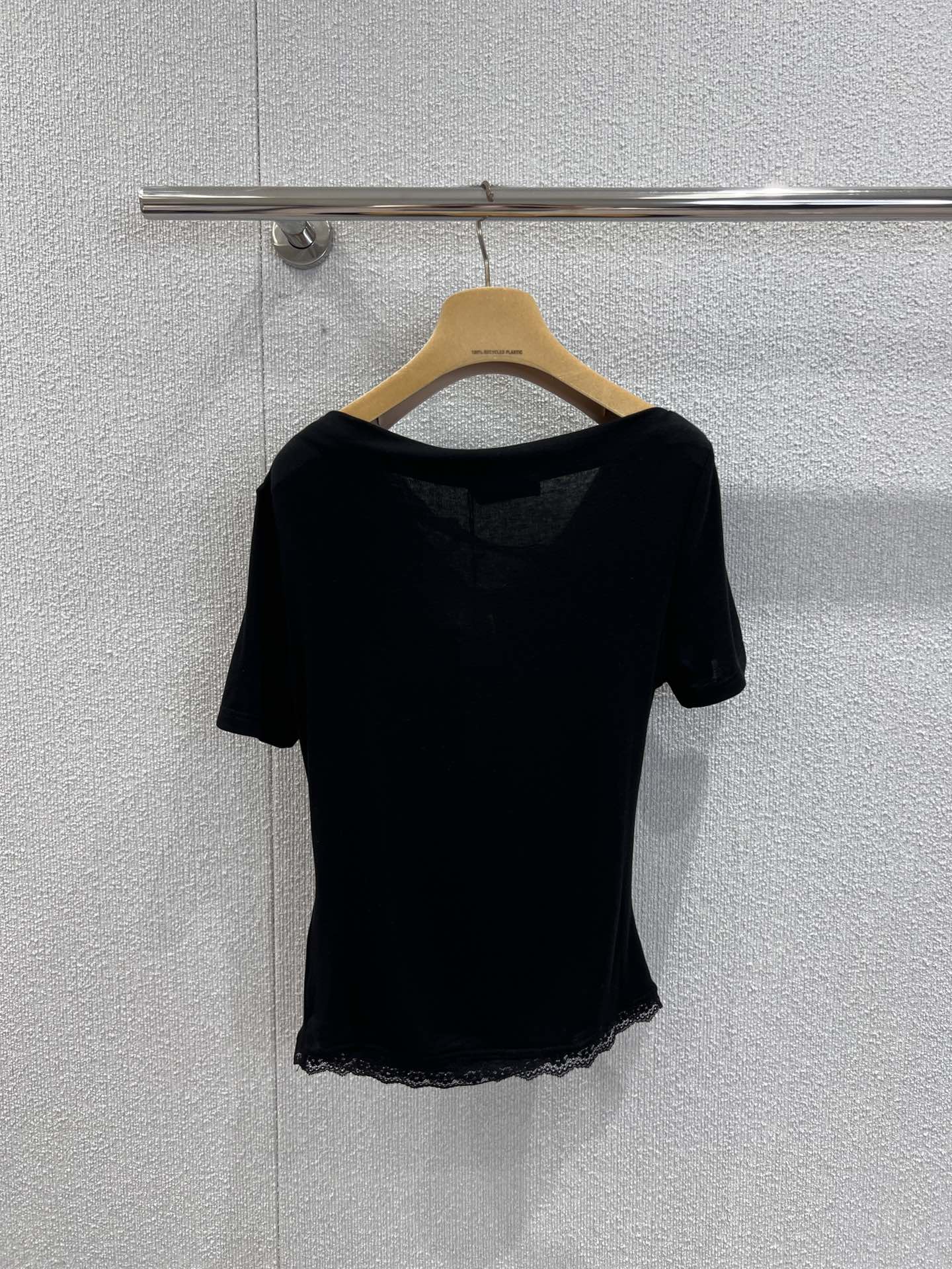 Miu  25ss off-shoulder T-shirt