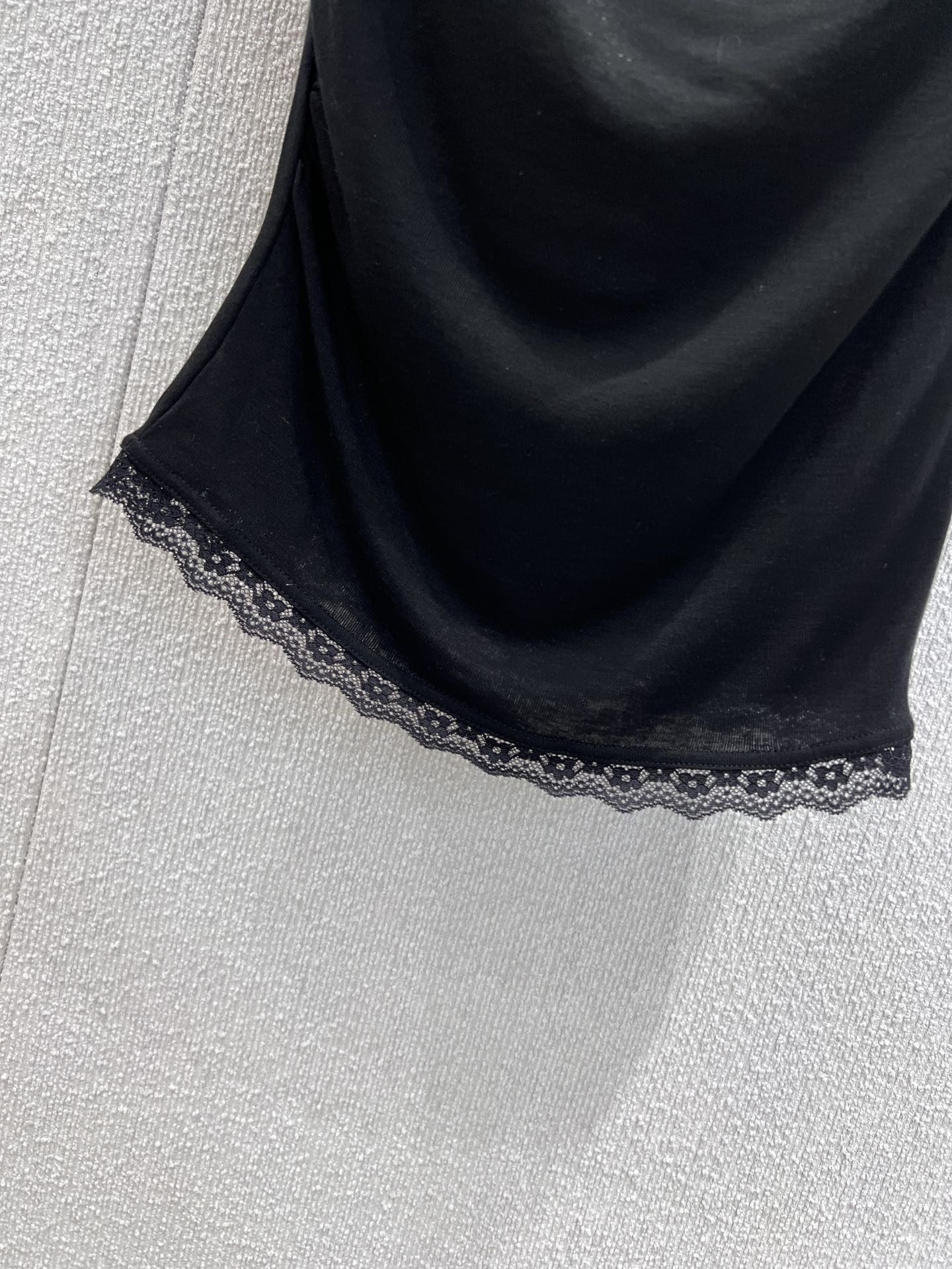 Miu  25ss off-shoulder T-shirt
