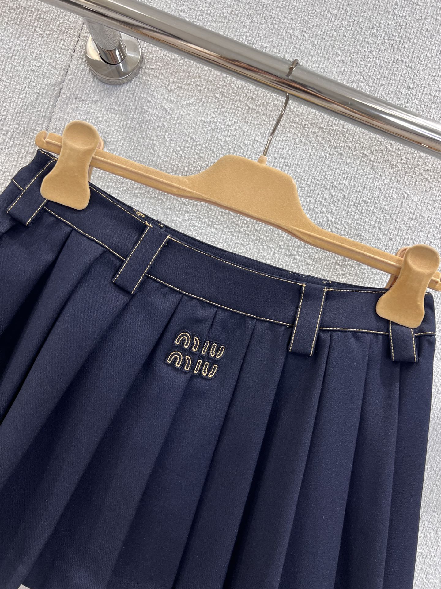 Miu 25ss pleated skirt