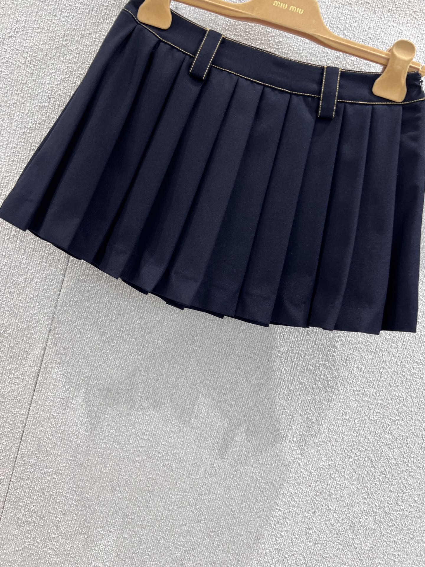 Miu 25ss pleated skirt