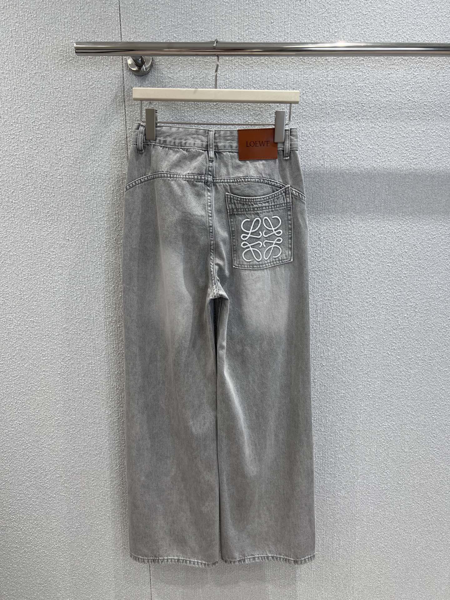 Loe 25ss embroidered jeans