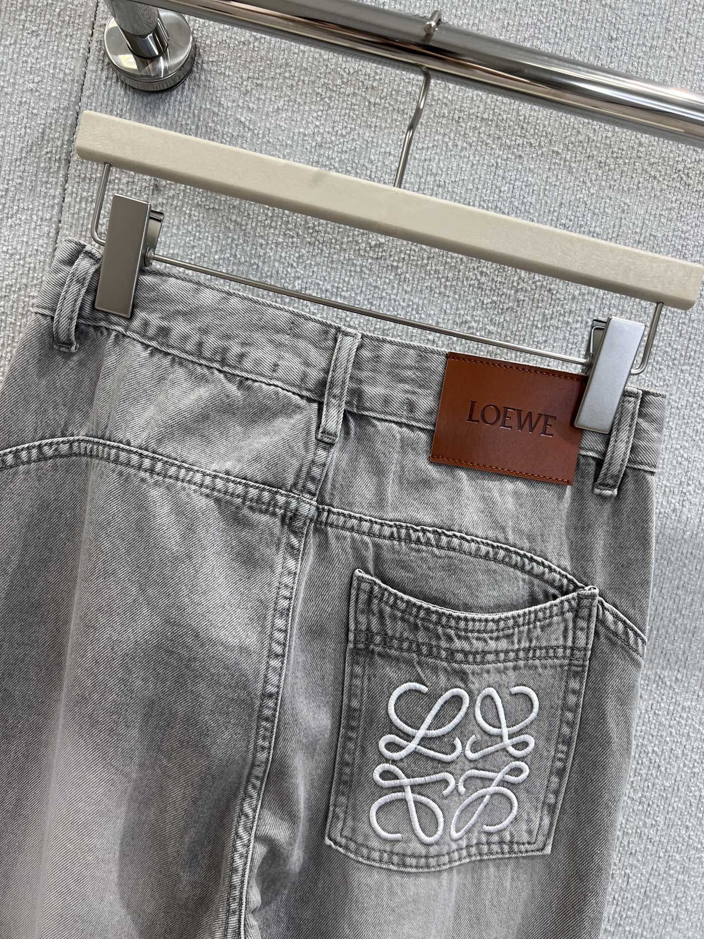 Loe 25ss embroidered jeans