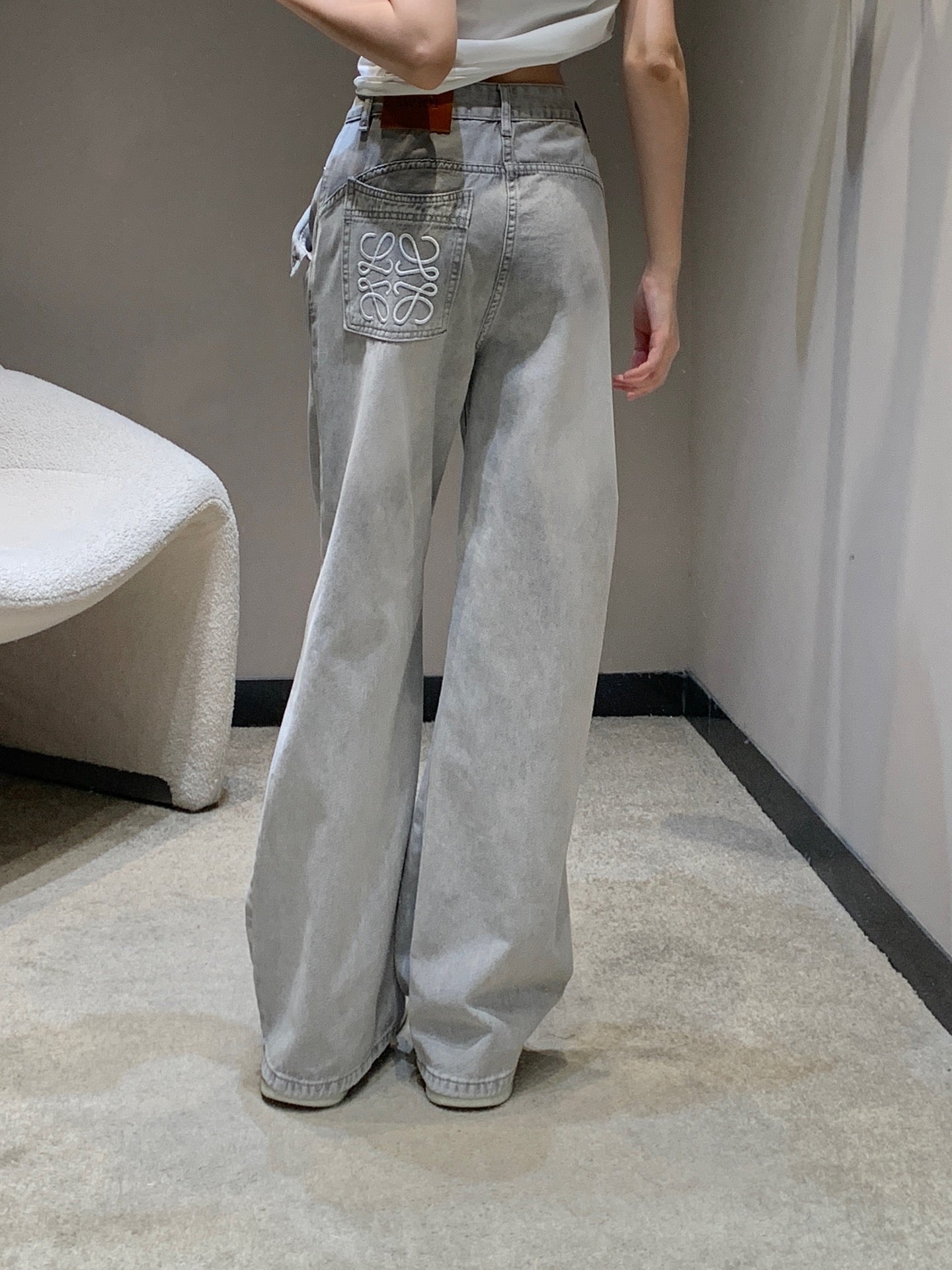 Loe 25ss embroidered jeans