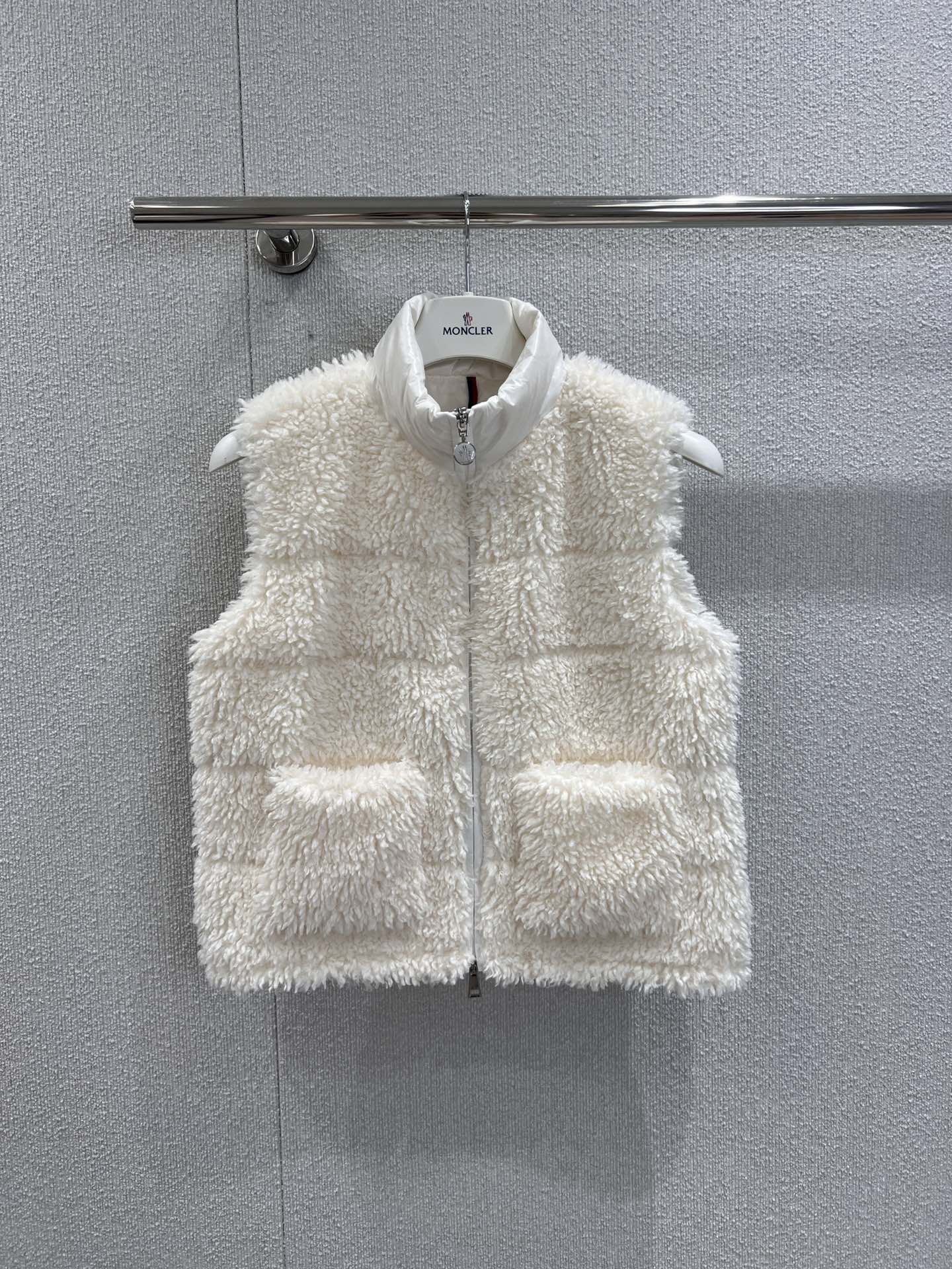 Mon 25fw down vest