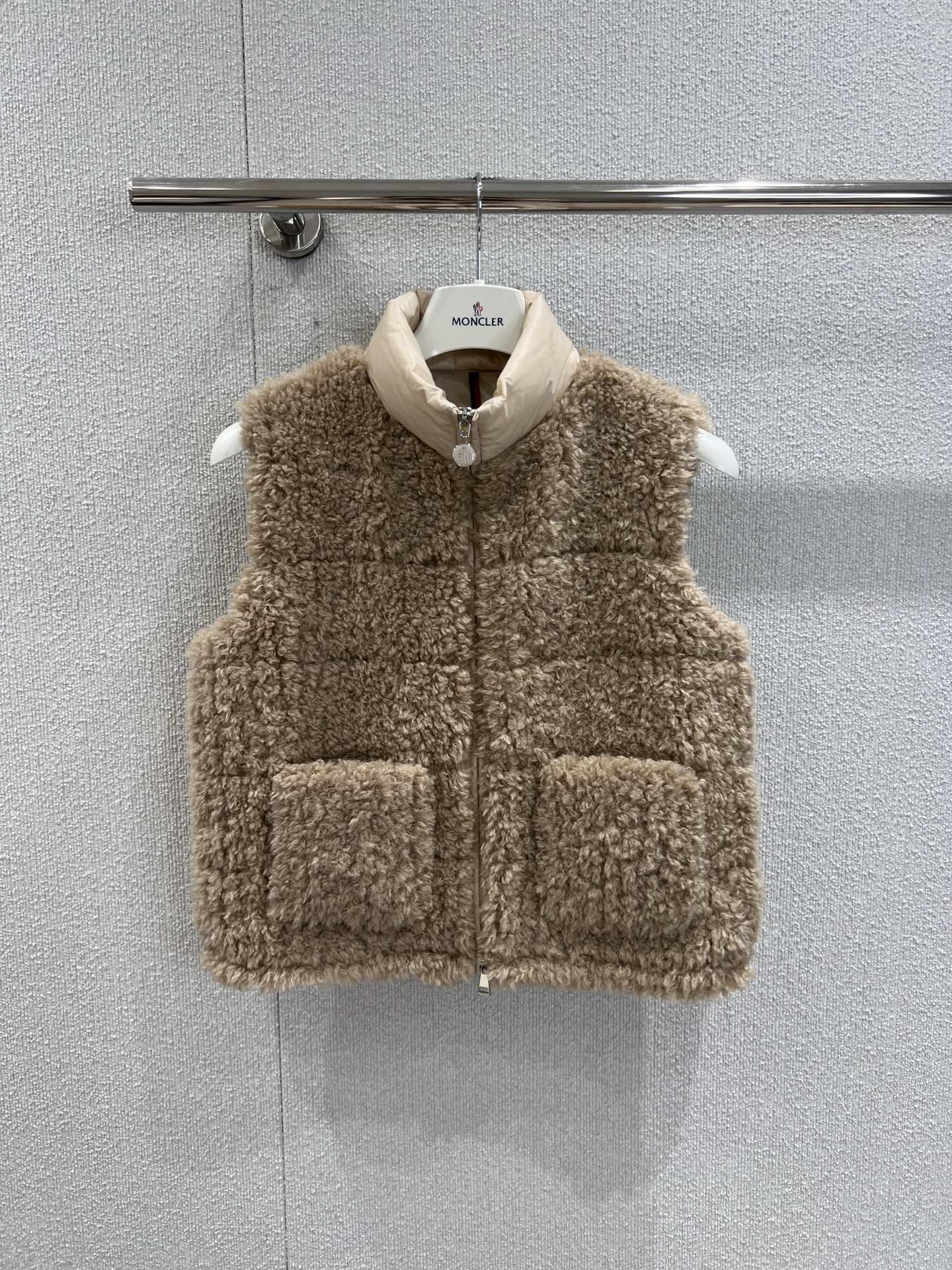 Mon 25fw down vest
