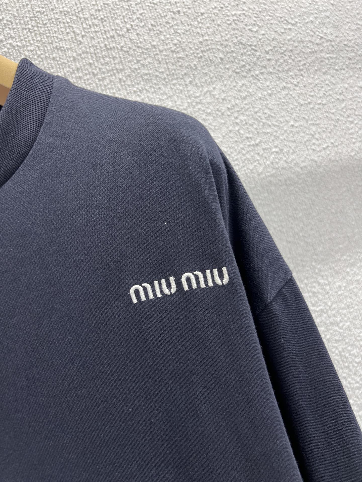 Miu 25fw embroidered sweatshirt