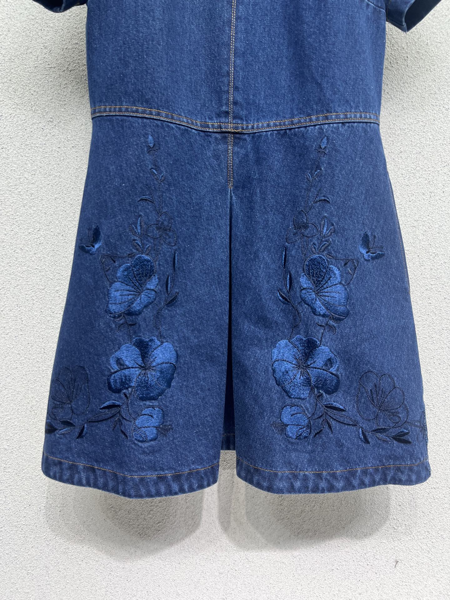 Guc 25ss embroidered dress