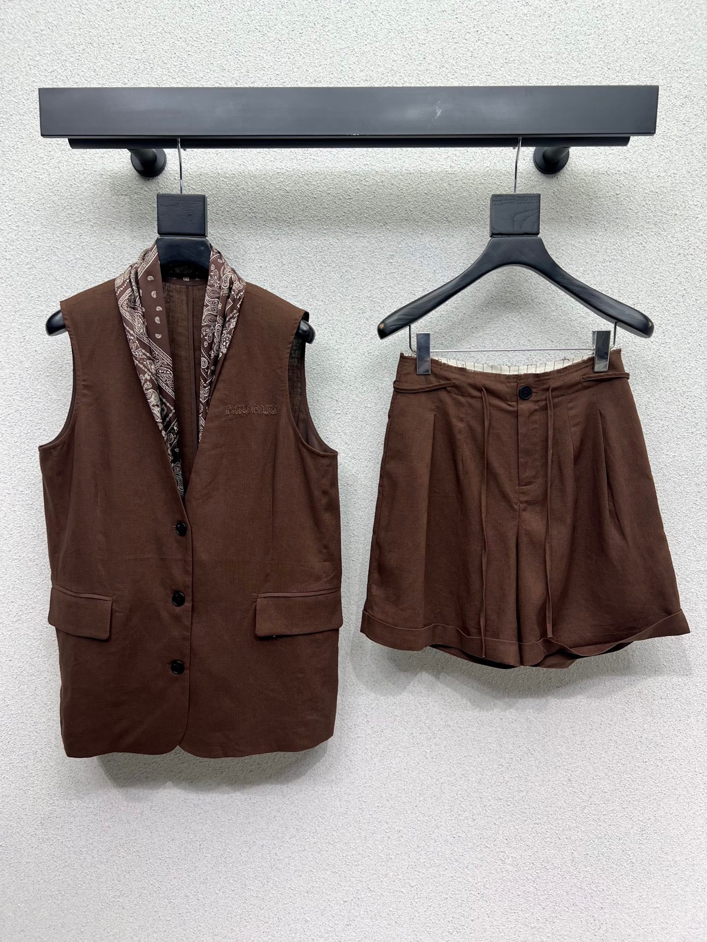 Miu 25fw sleeveless suit