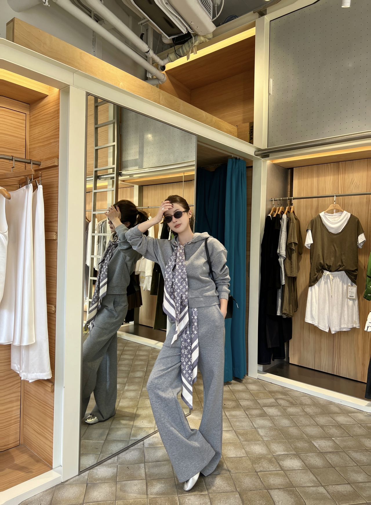 Louis 25fw  scarf tracksuit