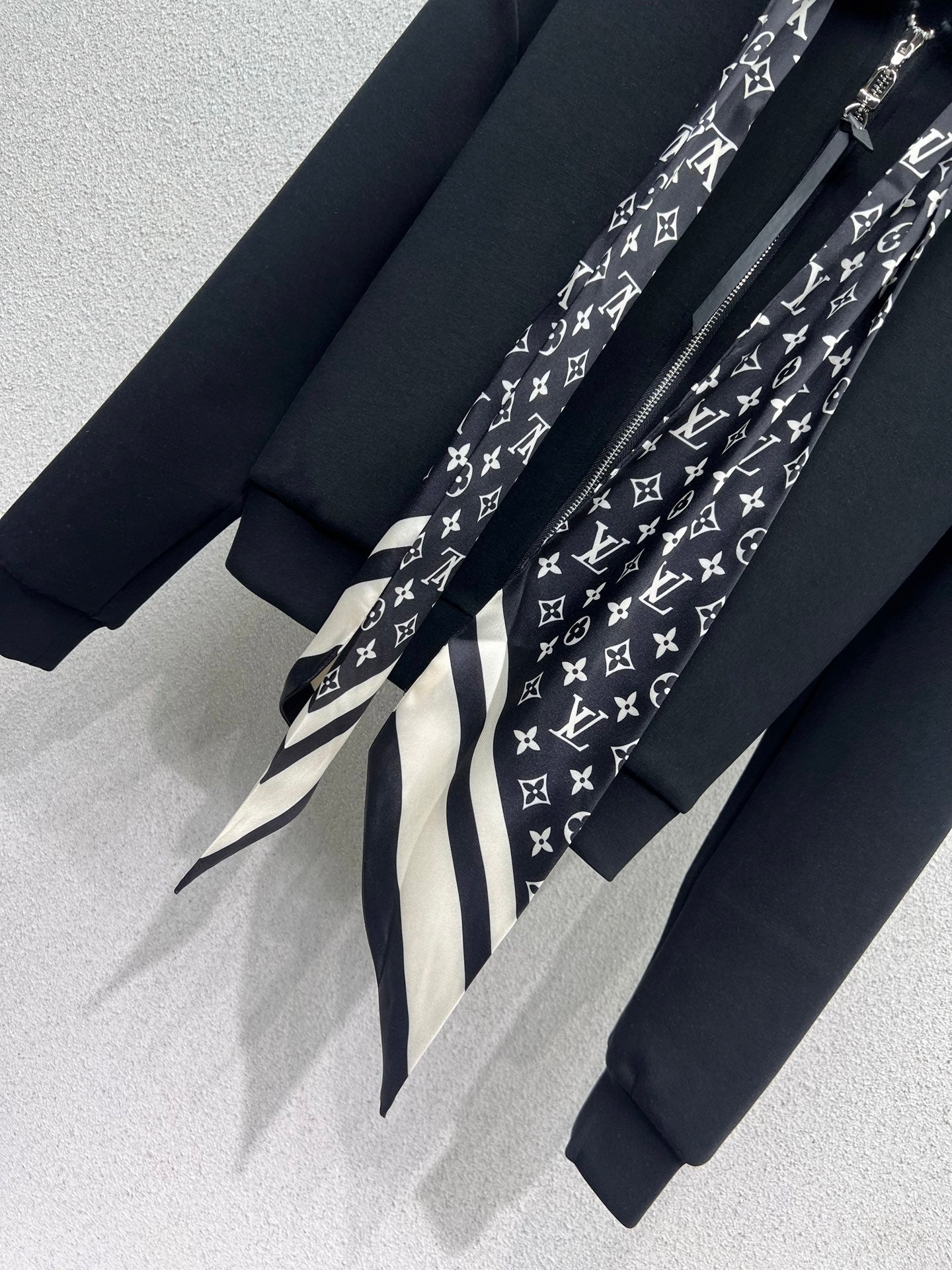 Louis 25fw  scarf tracksuit