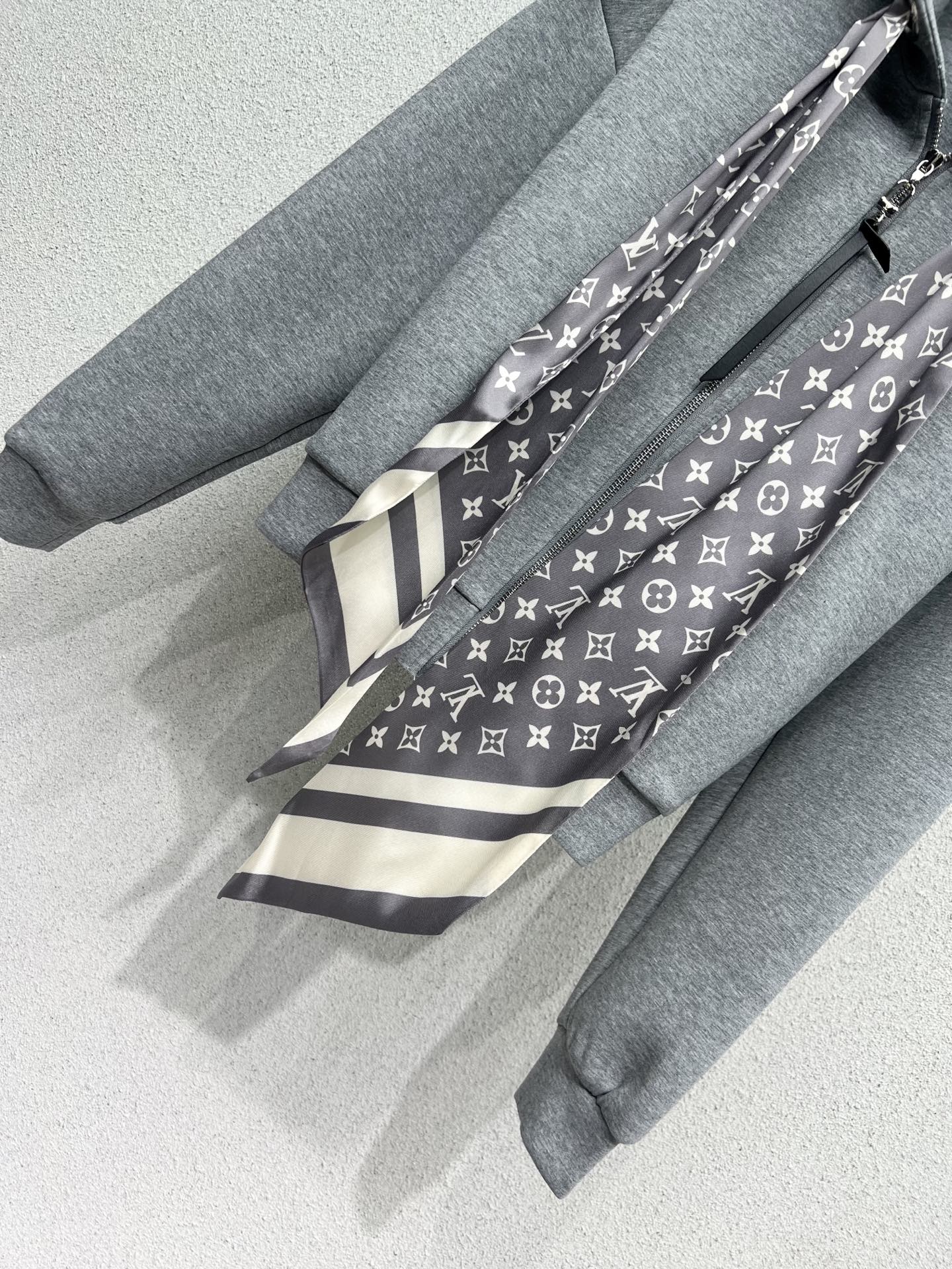 Louis 25fw  scarf tracksuit