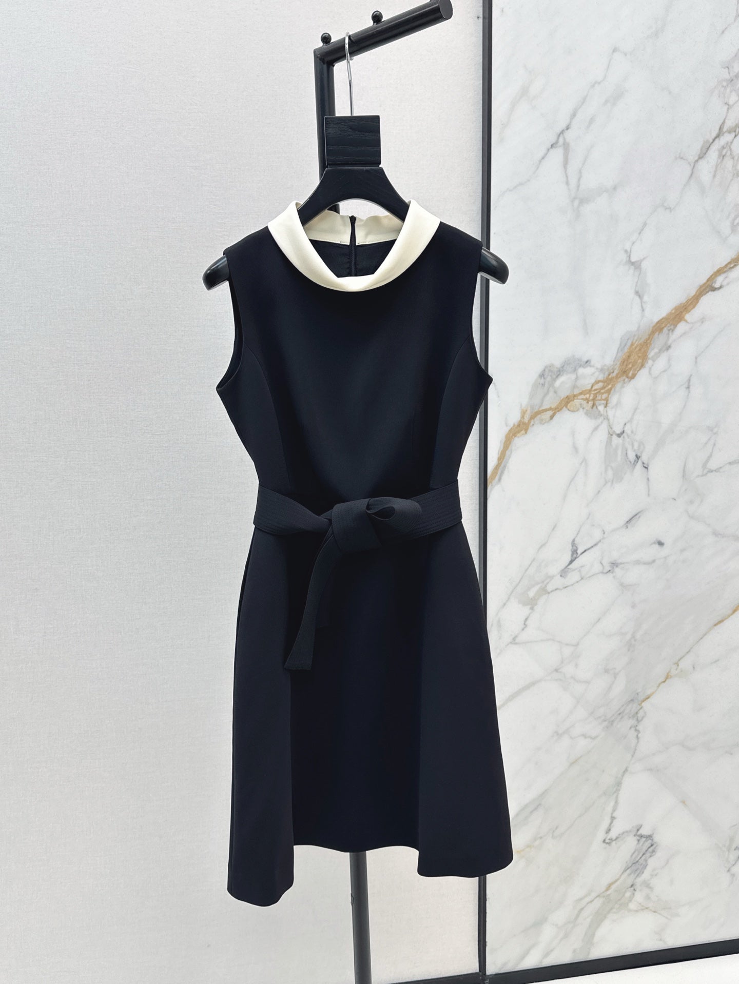 CD 25ss sleeveless dress