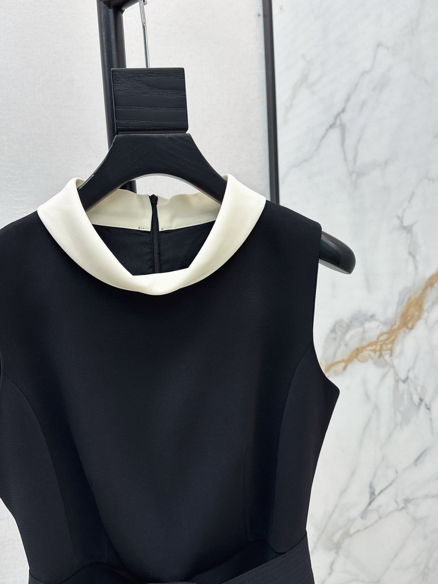 CD 25ss sleeveless dress