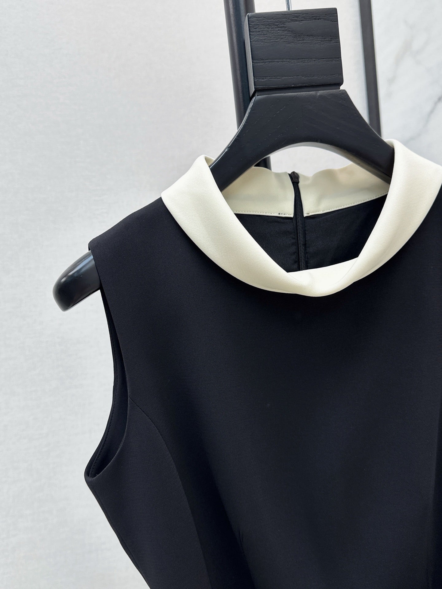 CD 25ss sleeveless dress