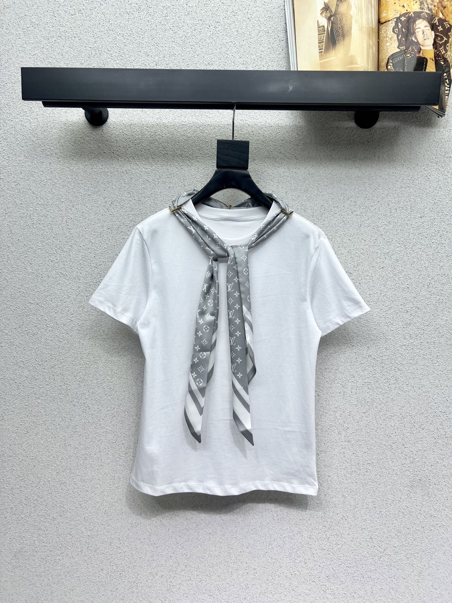 Louis 25fw scarf t-shirt