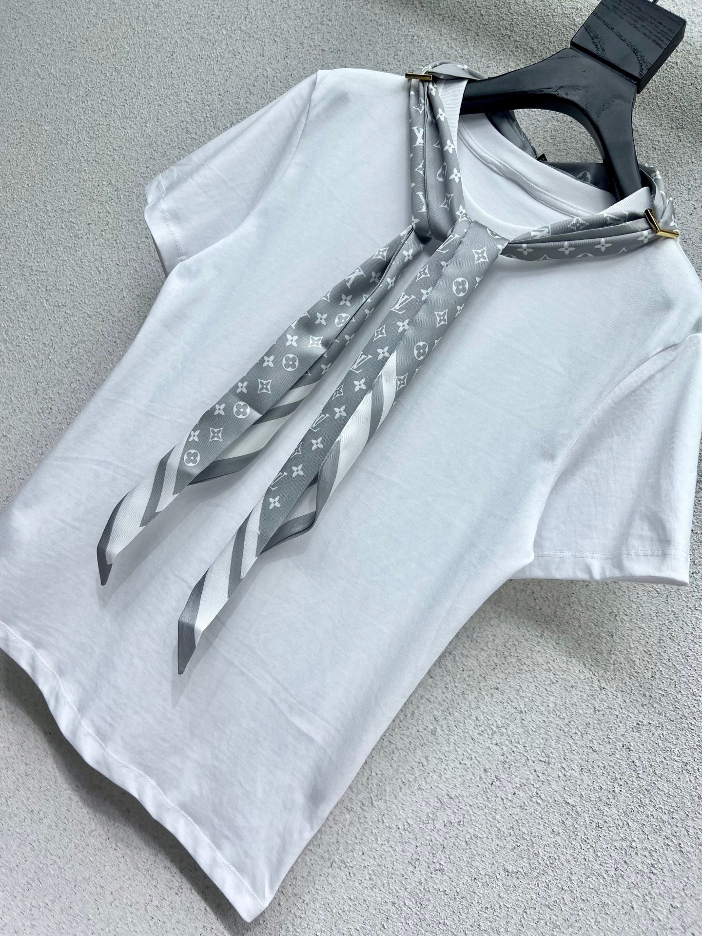 Louis 25fw scarf t-shirt