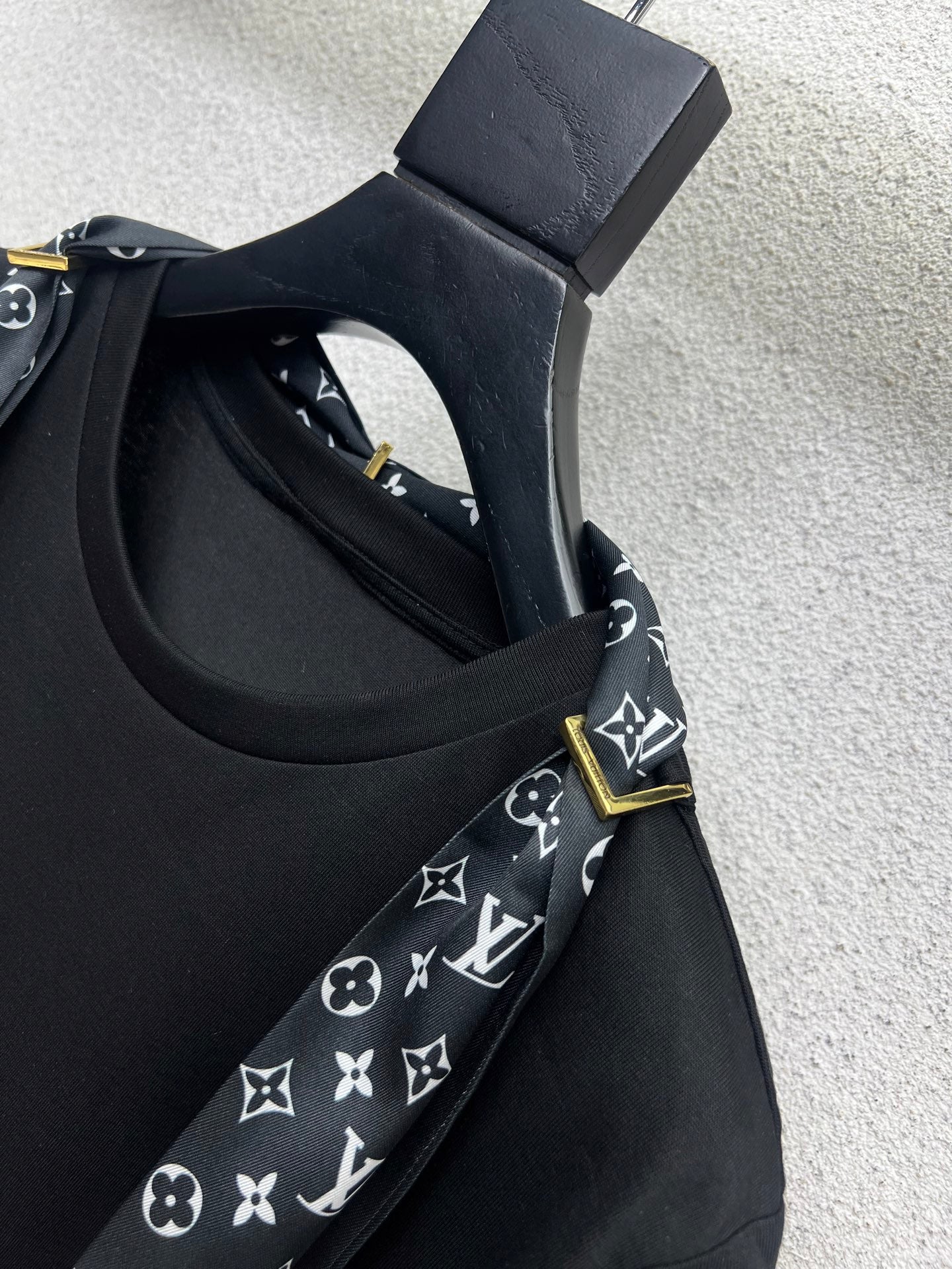 Louis 25fw scarf t-shirt