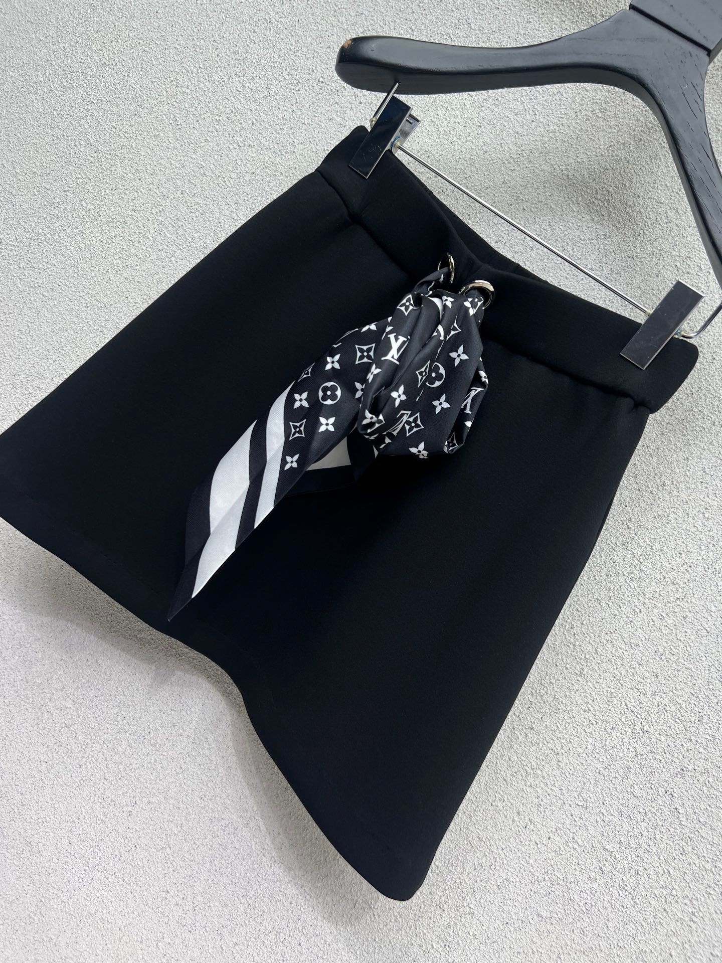 Louis 25fw scarf short