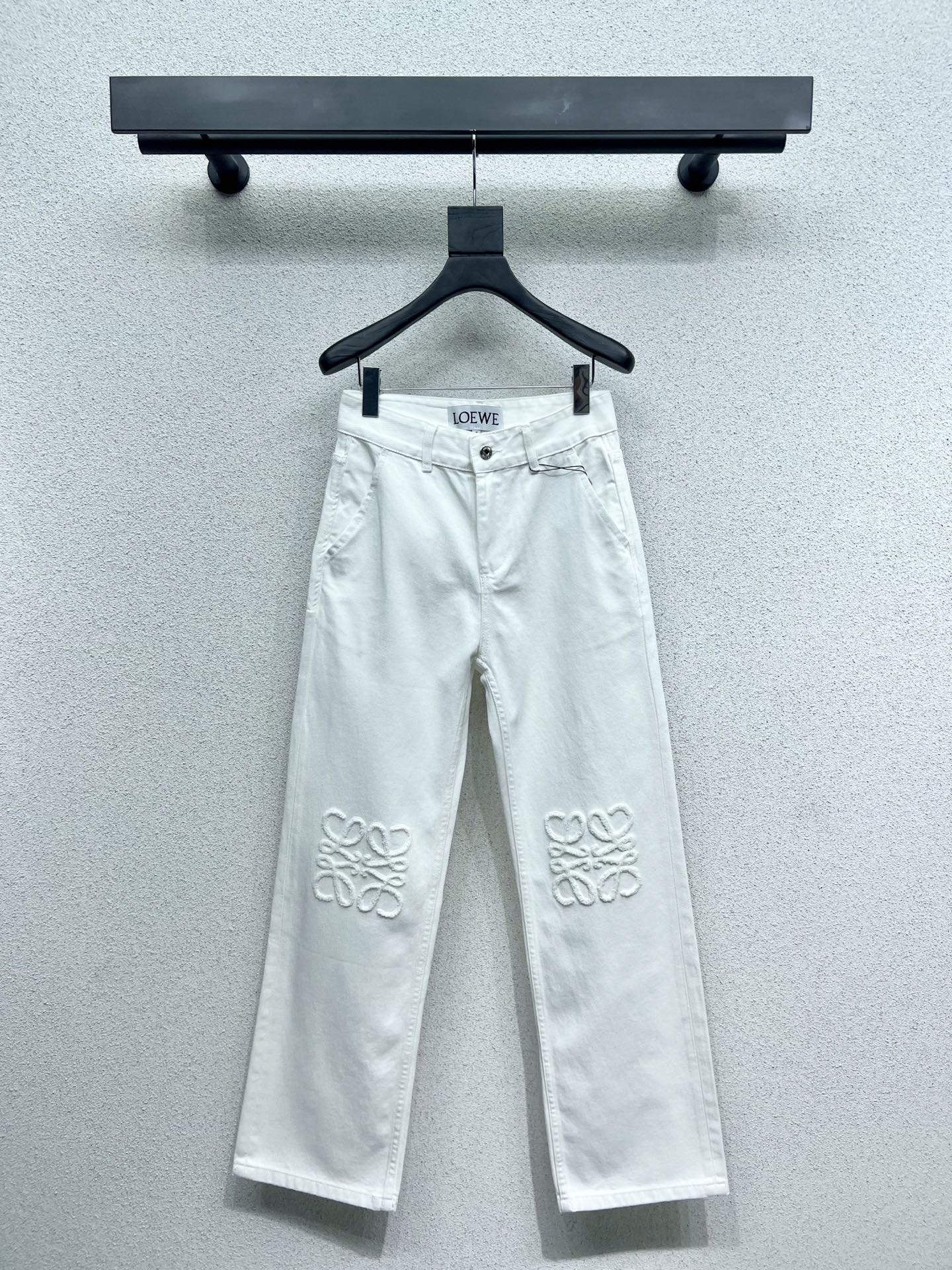Loe 25fw embroidered jeans