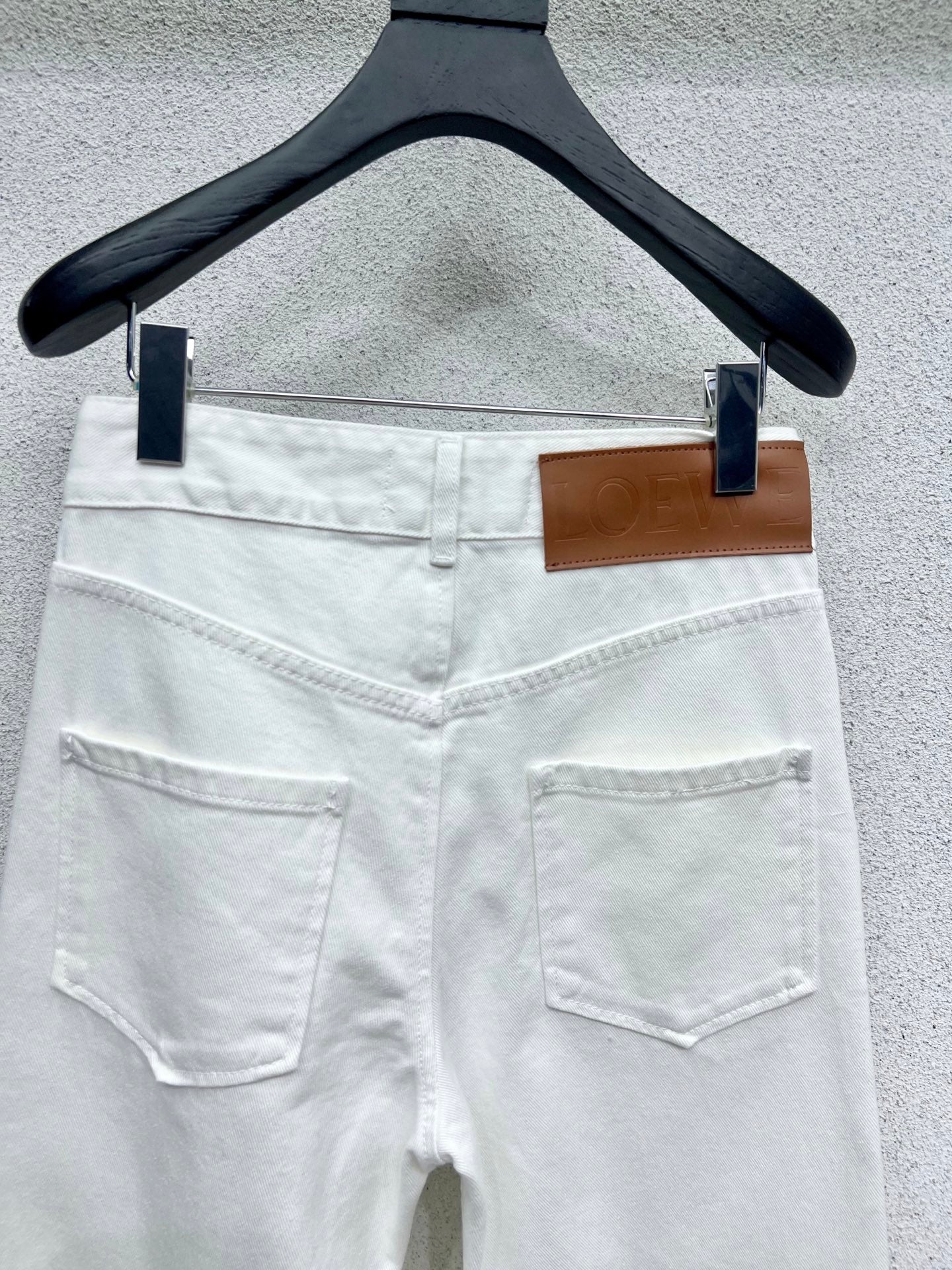 Loe 25fw embroidered jeans