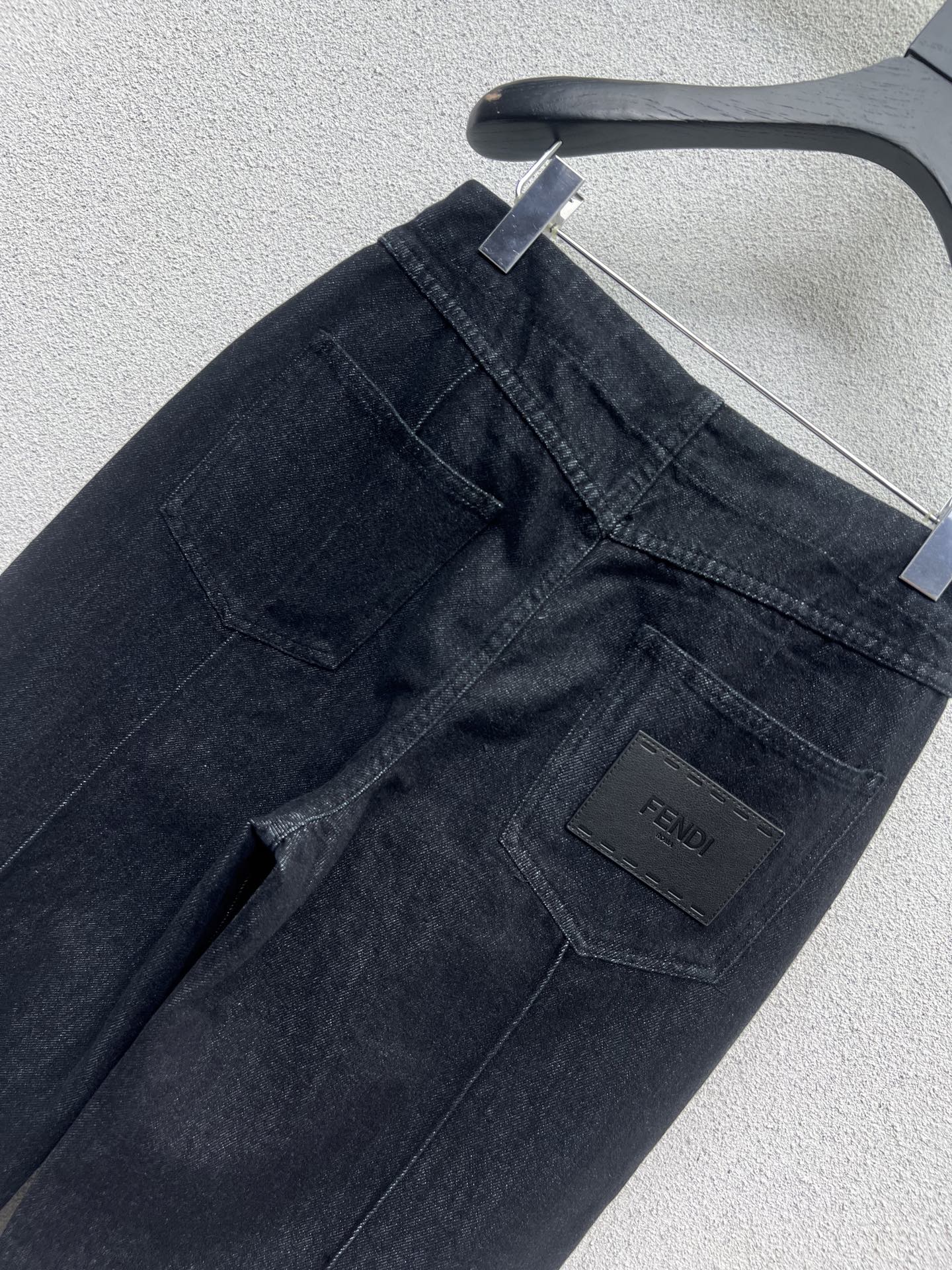 Fend 25fw straight jeans