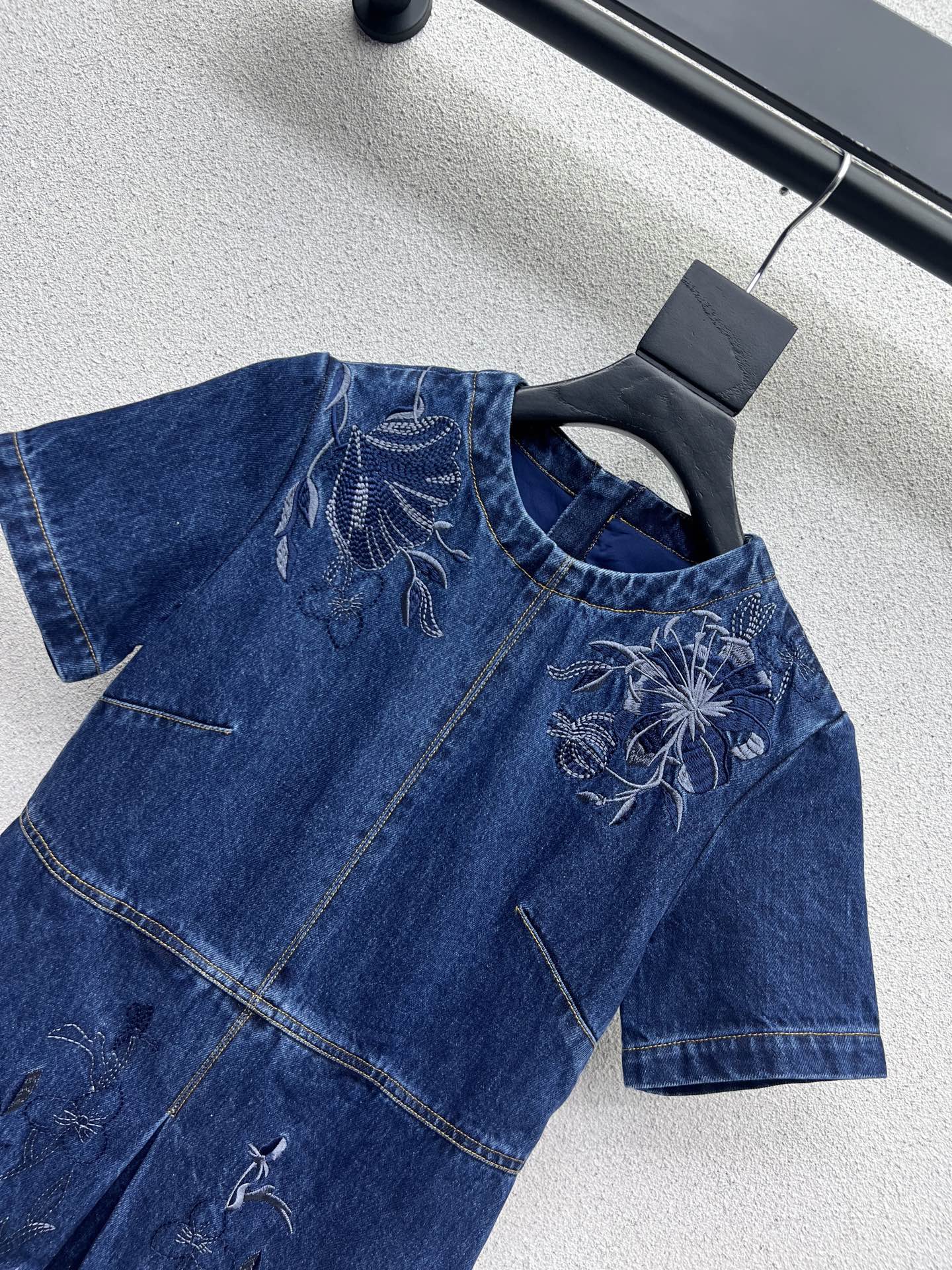 Guc 25fw embroidered dress